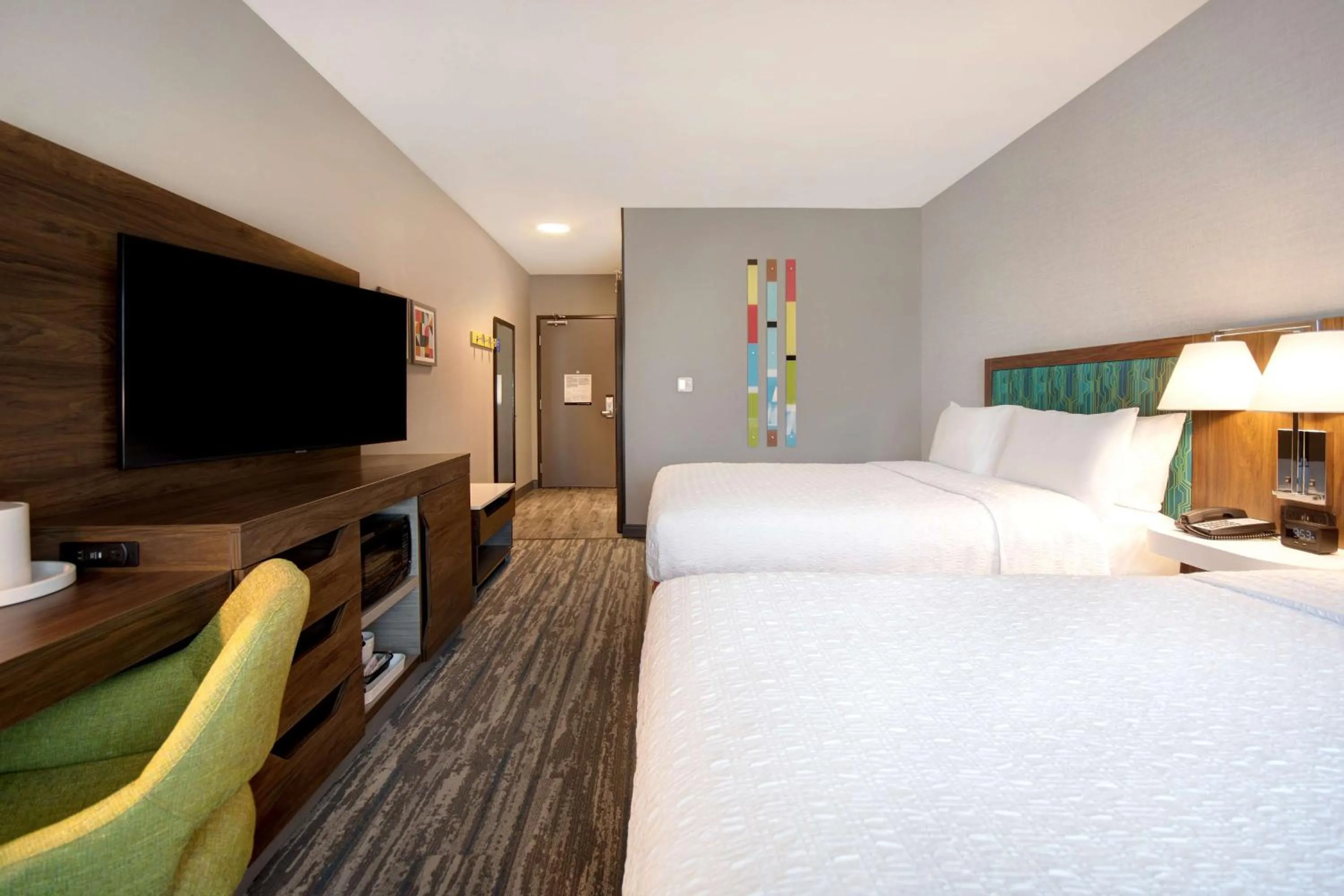 Queen Room with Two Queen Beds in Hampton Inn & Suites By Hilton Rancho Cucamonga