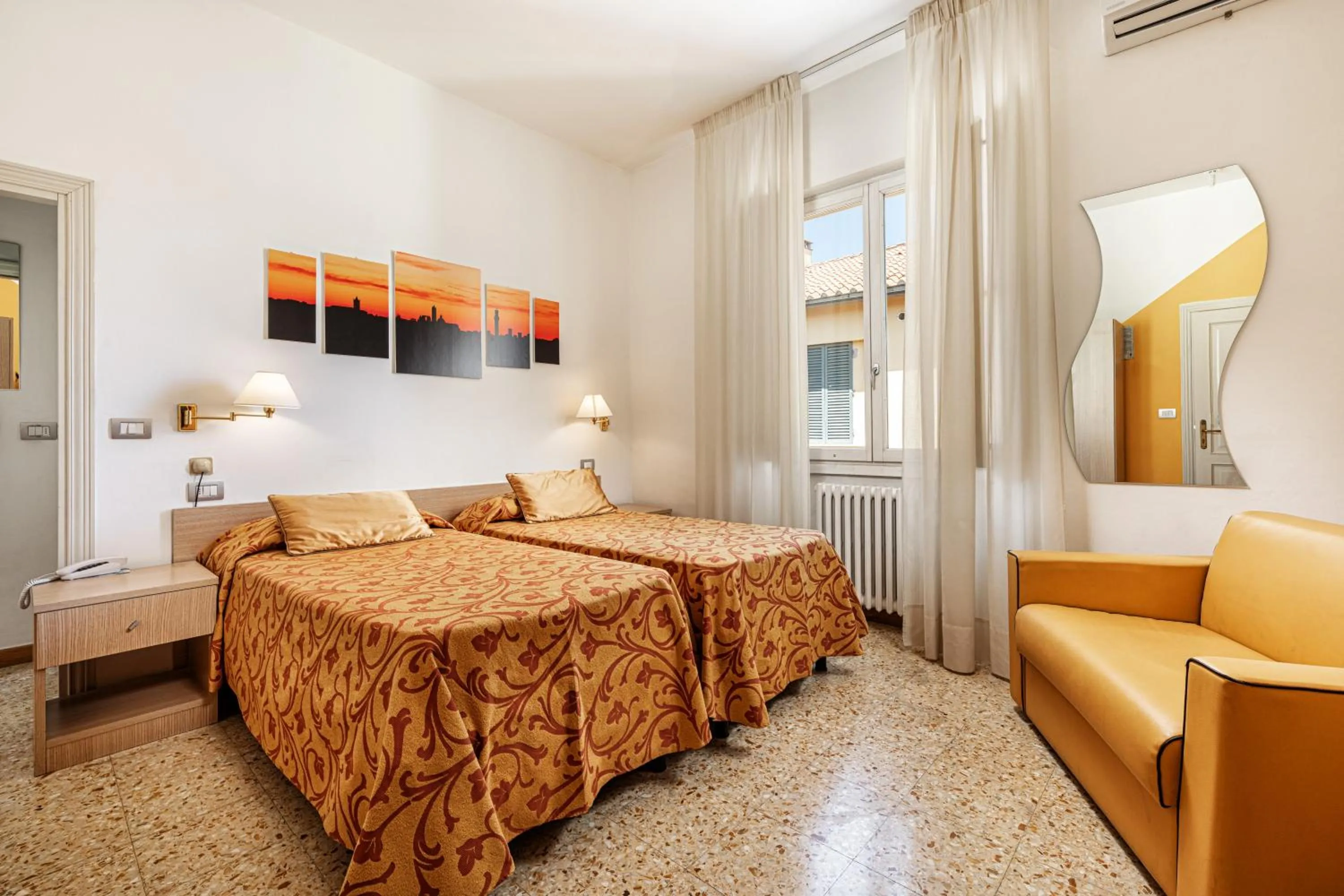 Economy Triple Room in Hotel Minerva