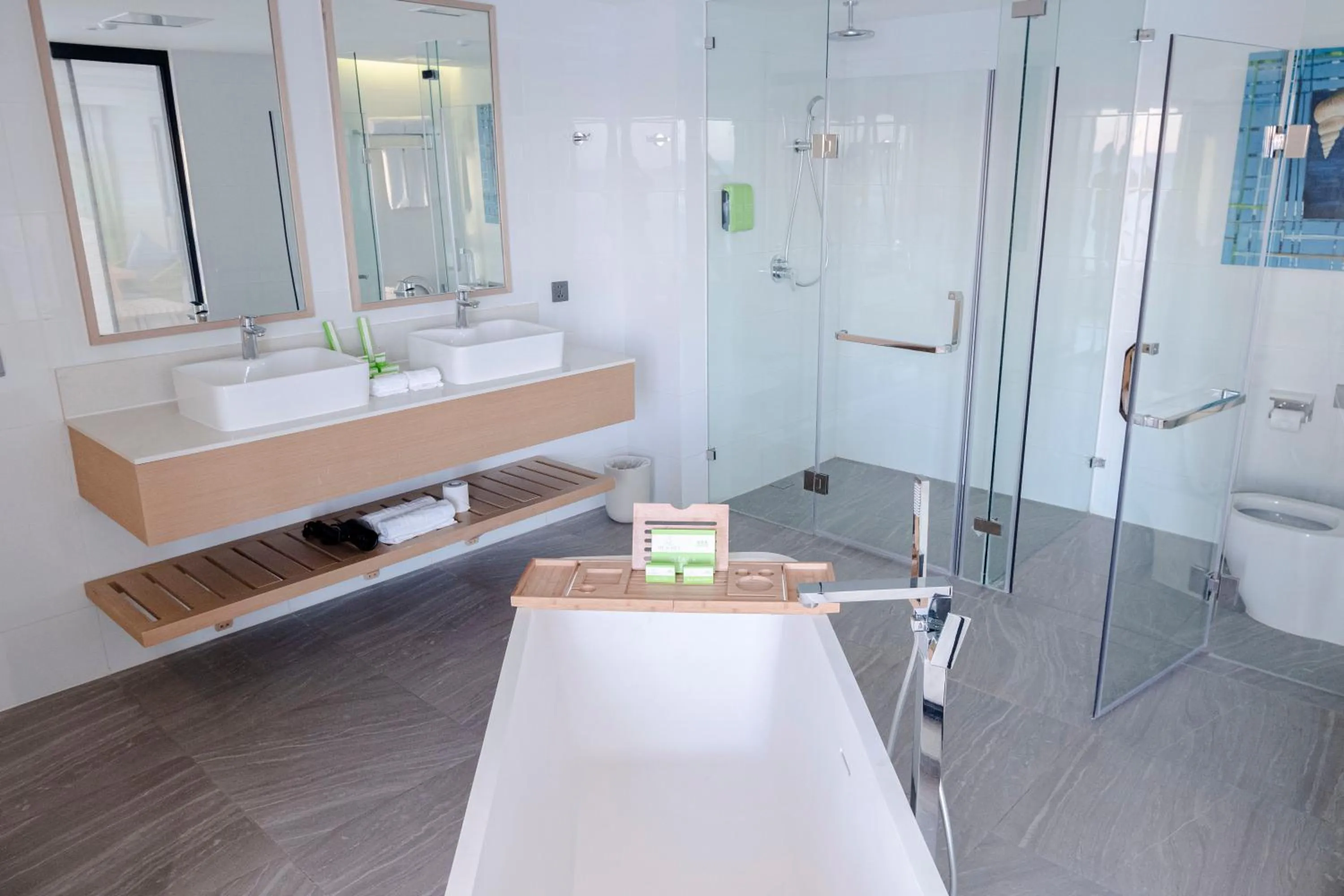 Premier King Bay View Suite in Lime Resort Manila