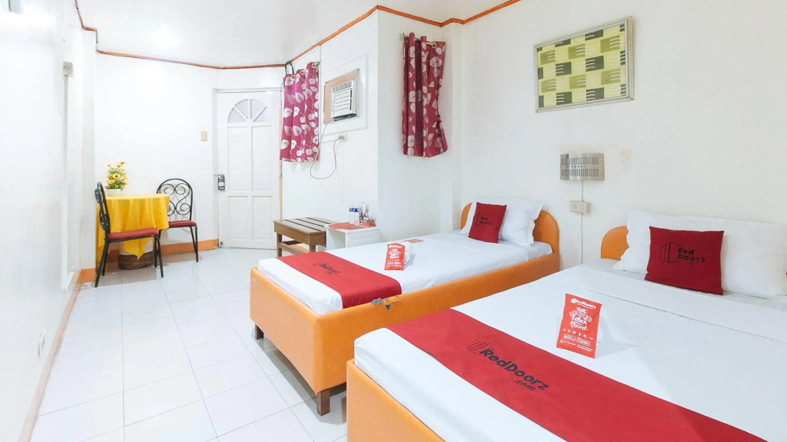 RedDoorz @ Eros Travellers Pensione RedDoorz @ Eros Travellers Pensione