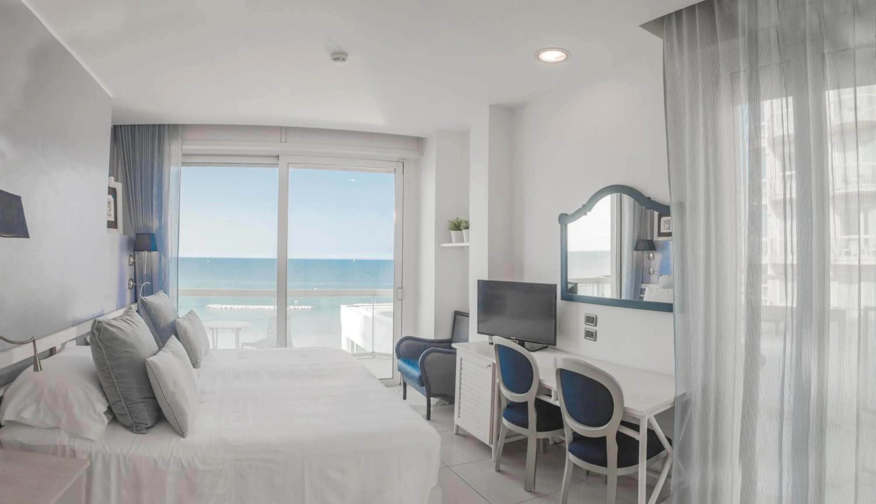 Deluxe Double or Twin Room in Hotel Sans Souci