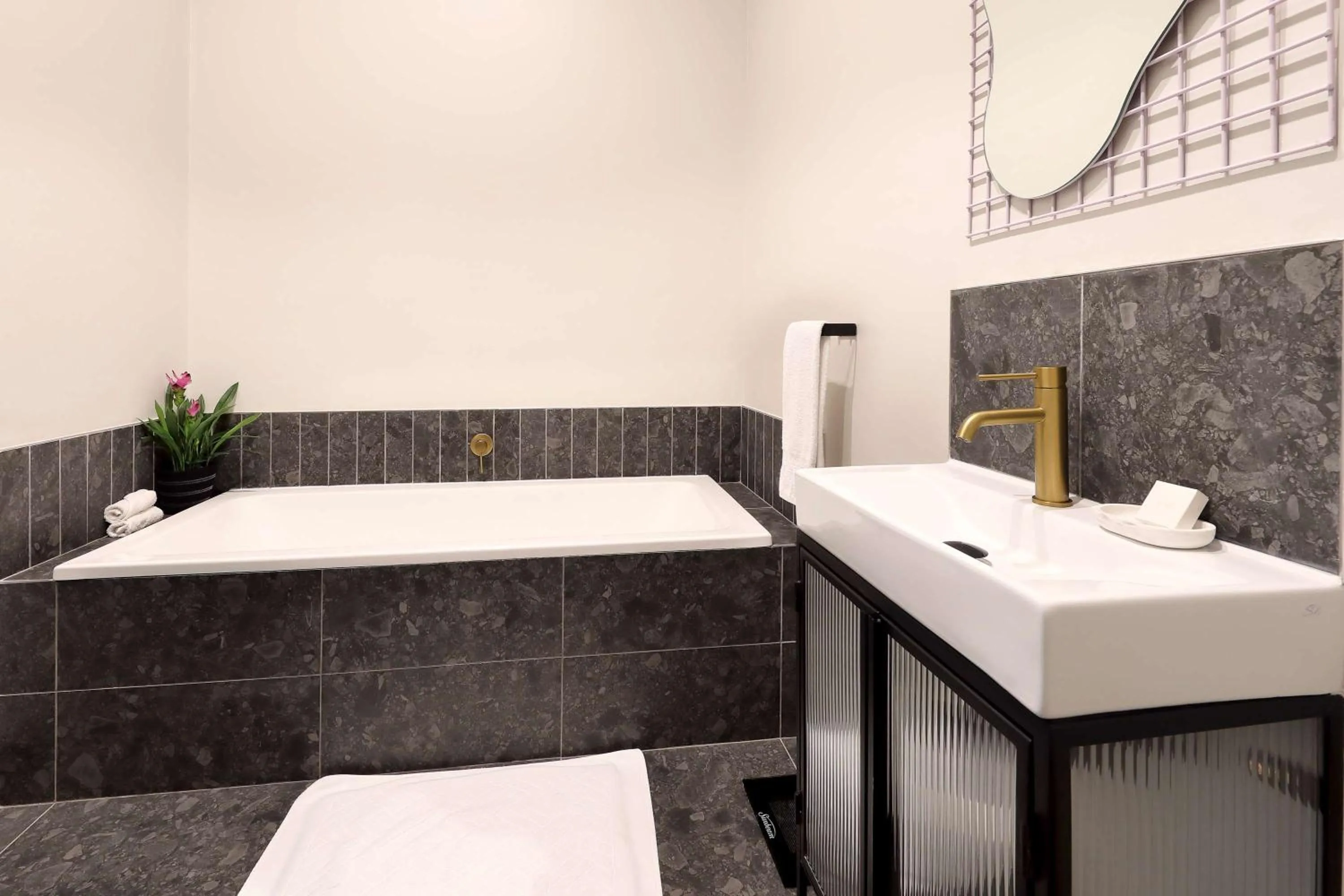 Two-Bedroom Suite with King and Queen Beds in Hyatt House Johannesburg Rosebank