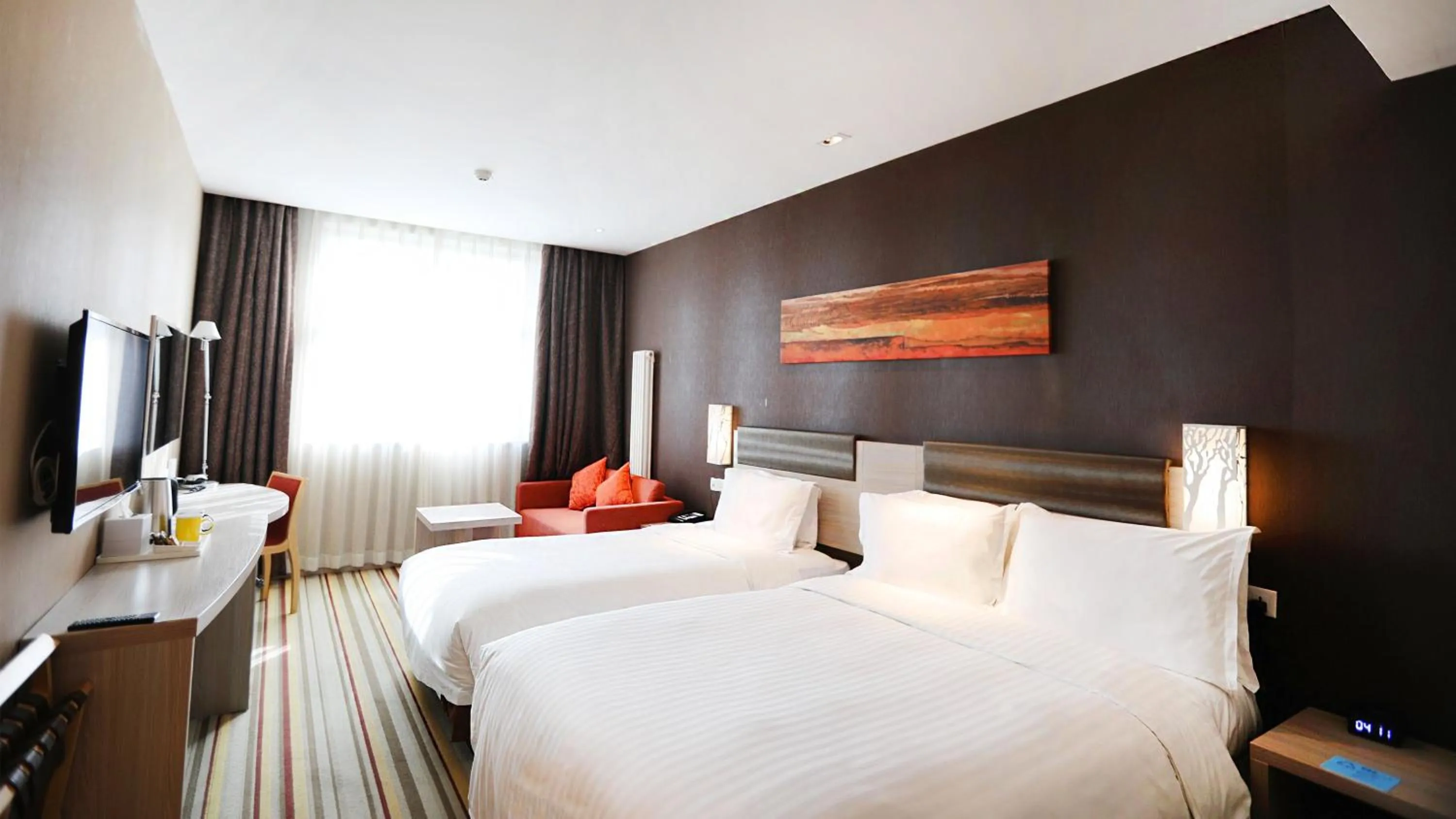 Standard Queen Room with Queen and Single Bed in Holiday Inn Express Changbaishan by IHG