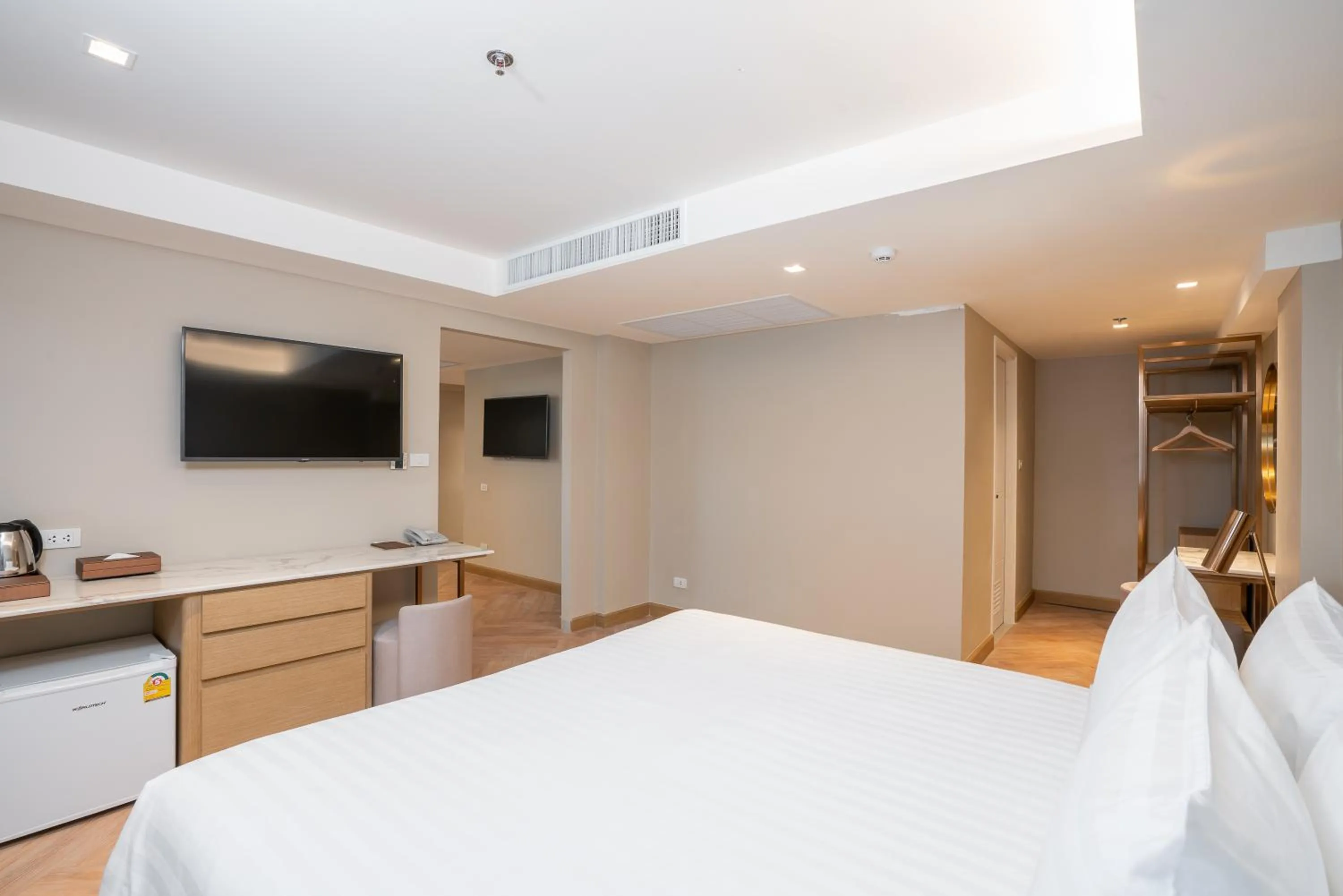 2 Bedroom Friend and Family in Away Bangkok Riverside Kene