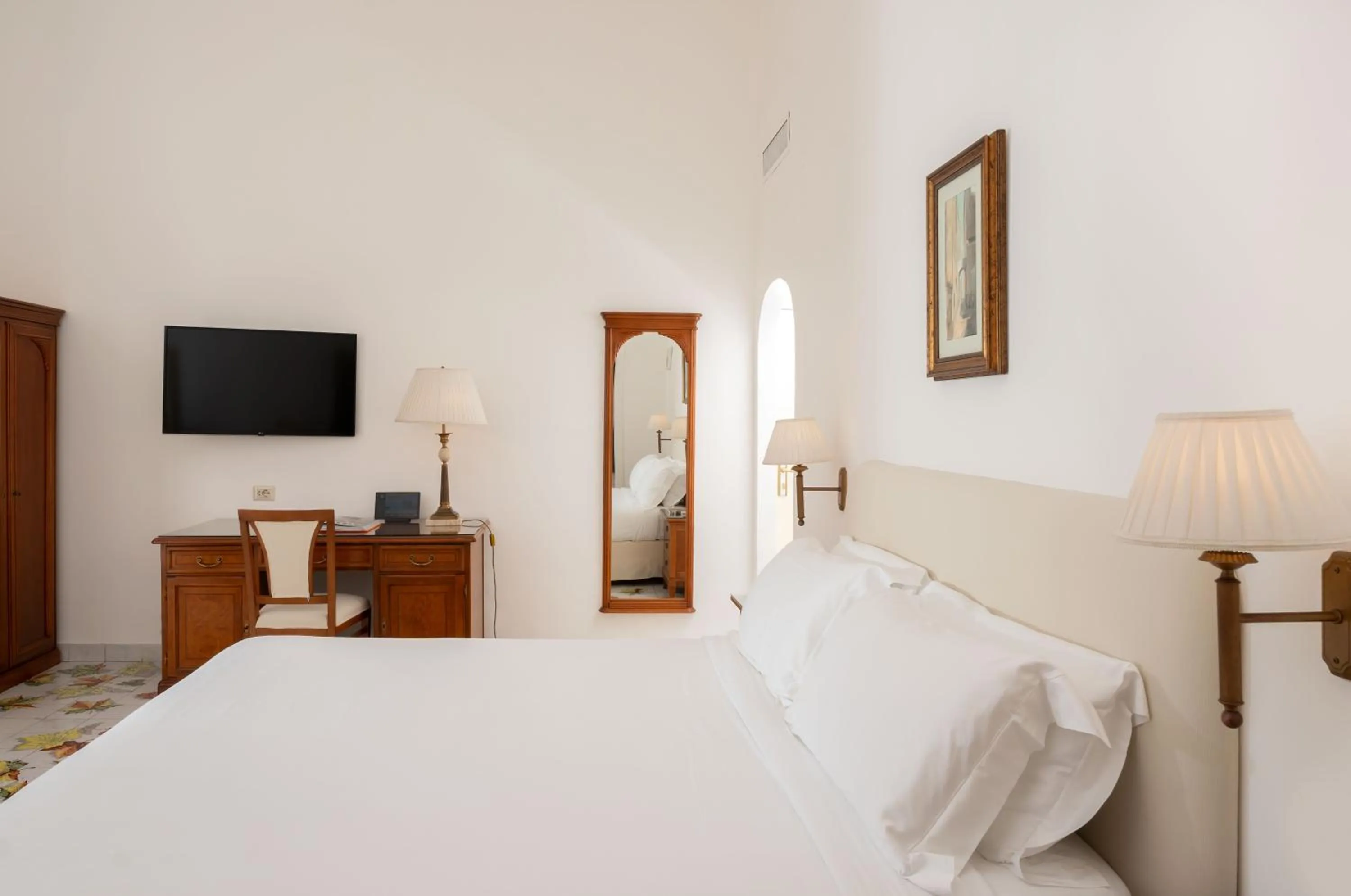 Triple Room with Sea View in Hotel Syrene