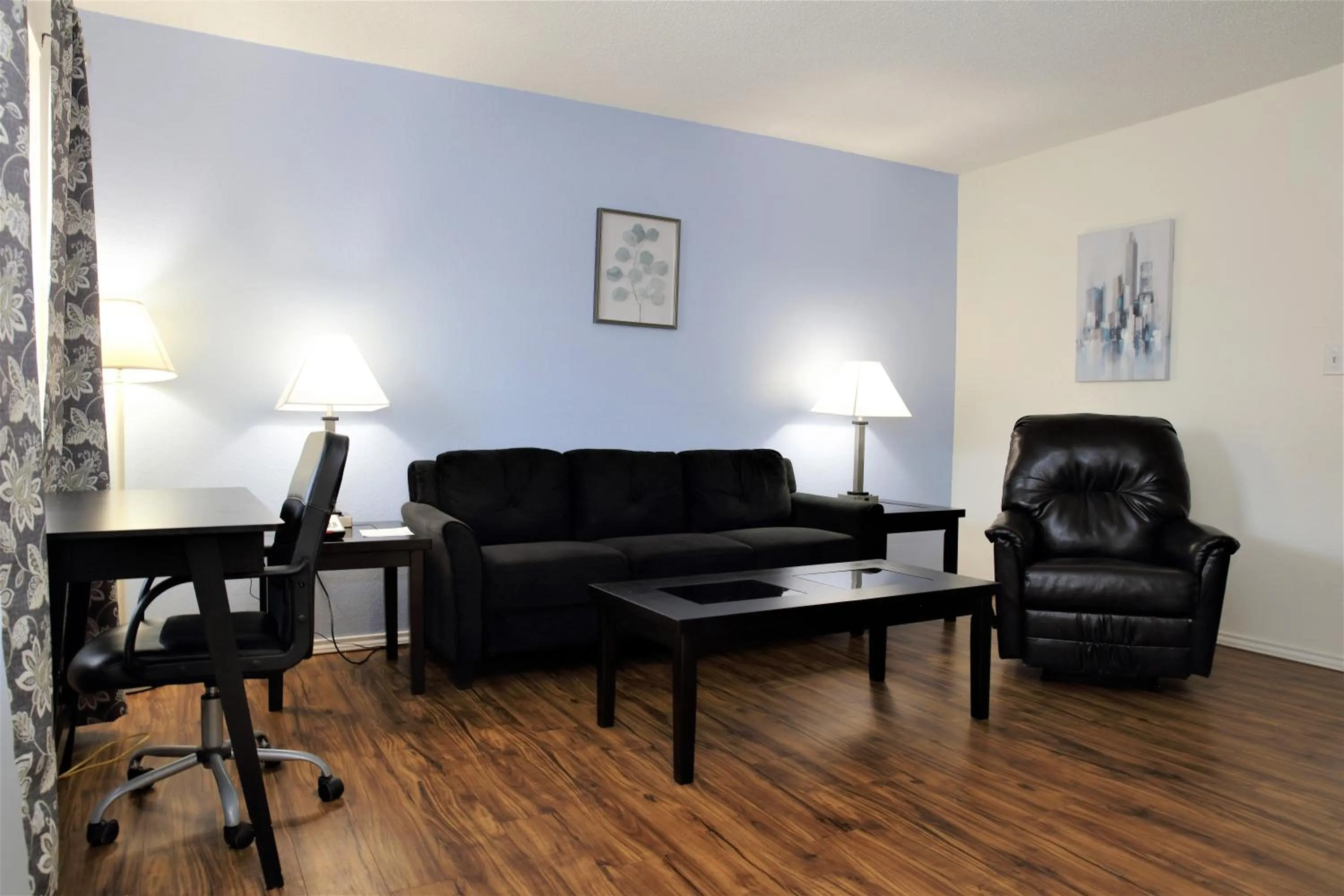 Executive Suite in Victoria Palms Inn and Suites