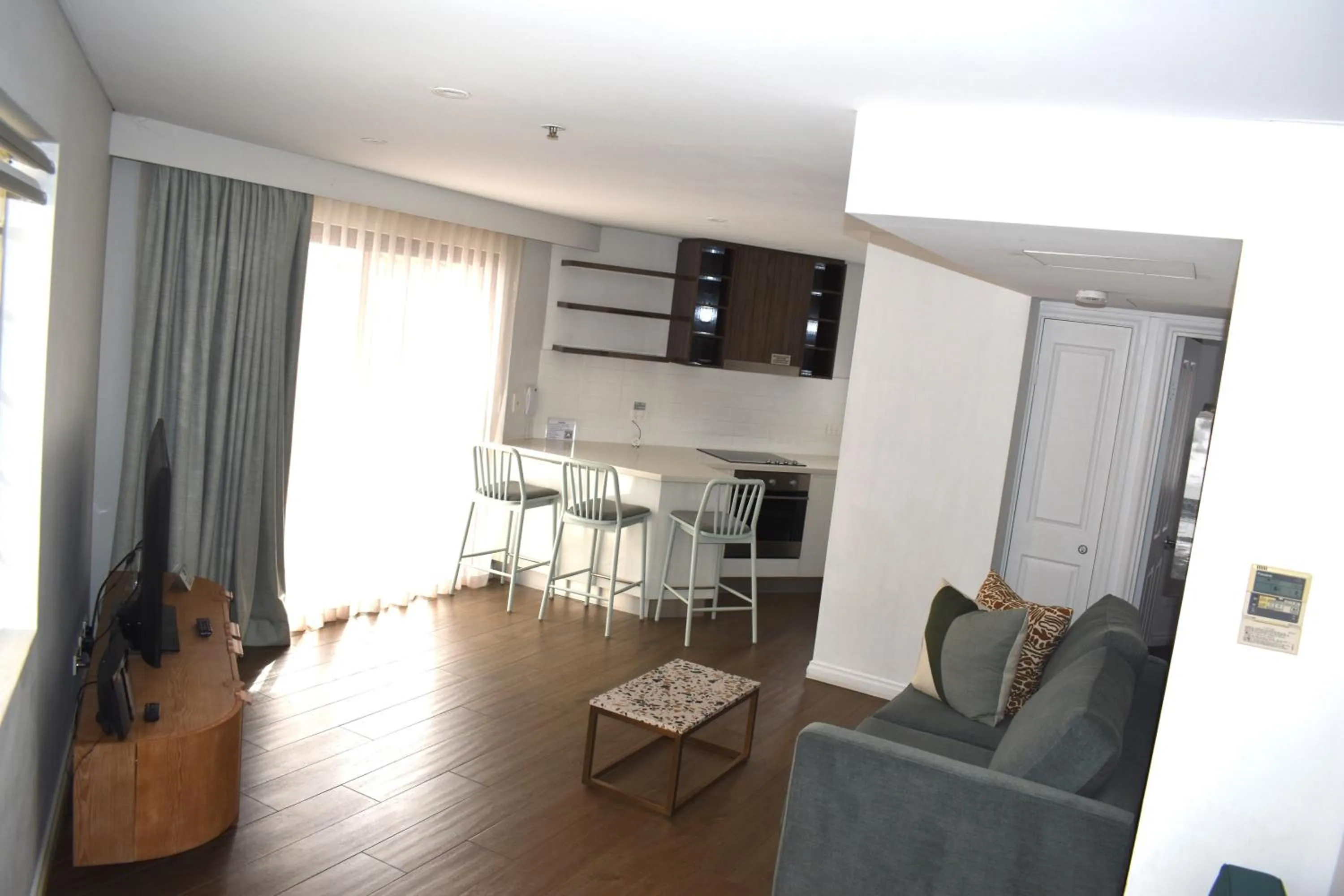 One-Bedroom Apartment with Balcony in Bondi 38 Serviced Apartments