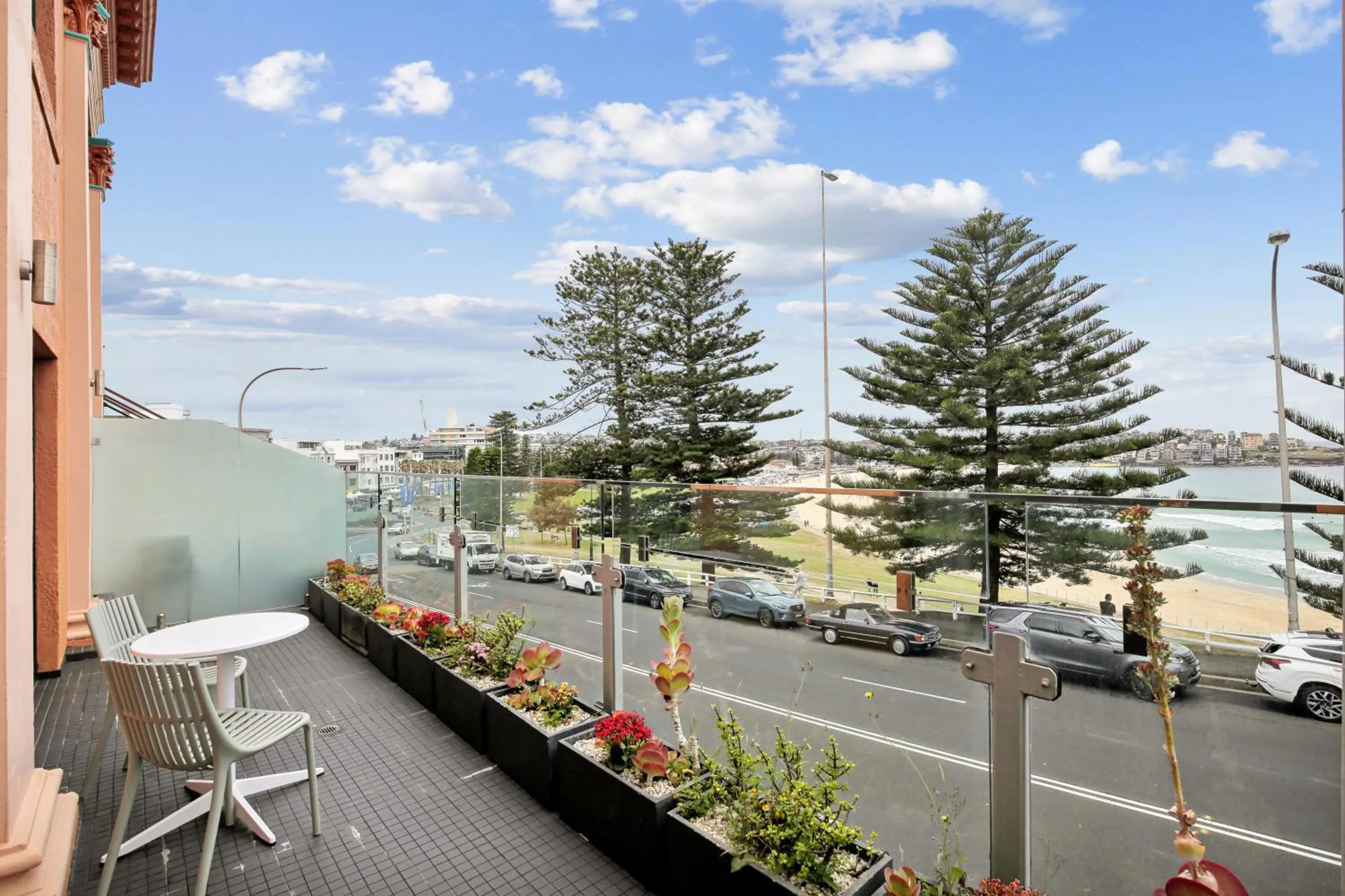 Studio Suite with Ocean Views and Balcony in Bondi 38 Serviced Apartments