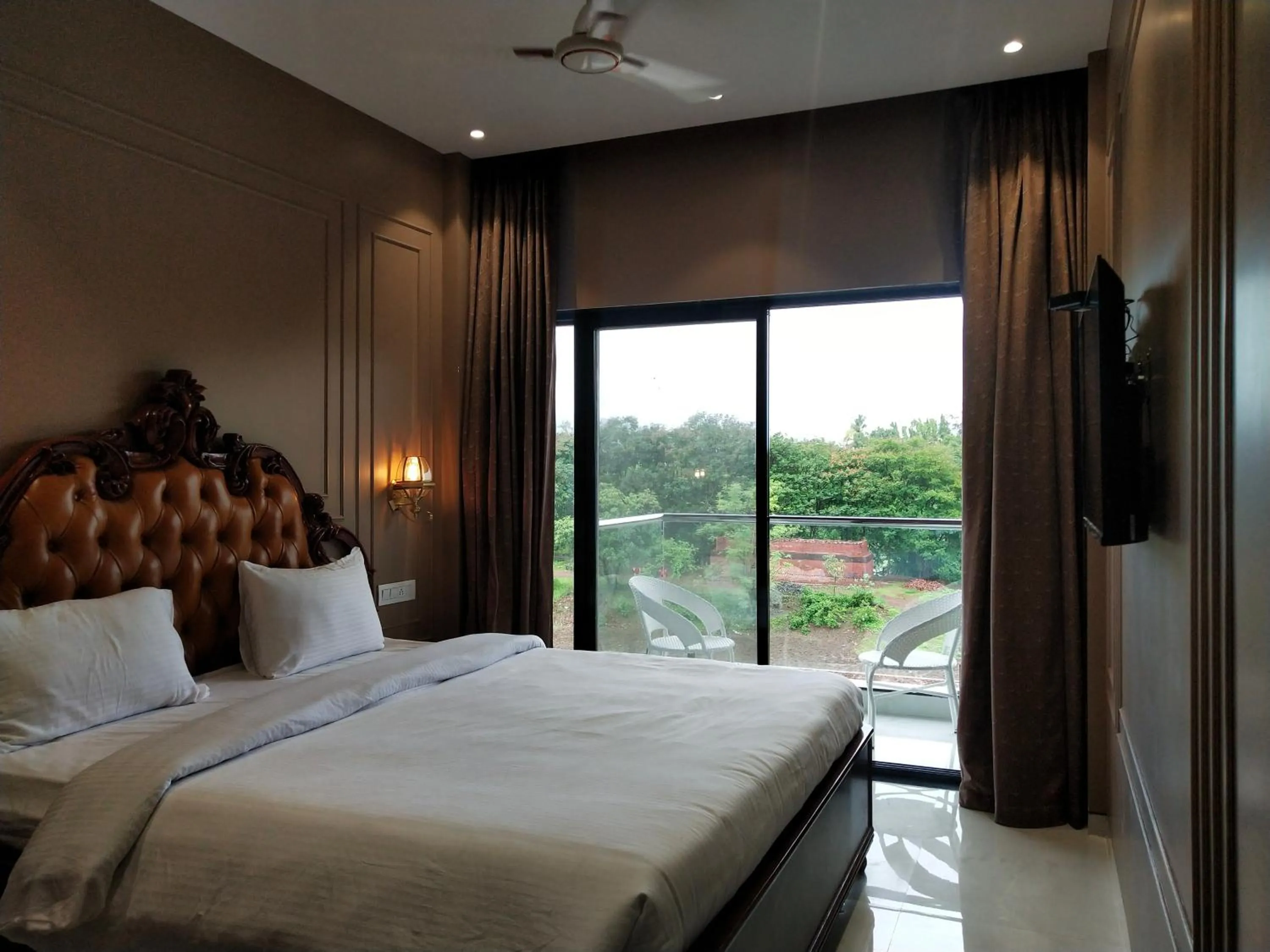 Executive Backyard Room in Paramount Riverfront Resort & Spa, Karjat