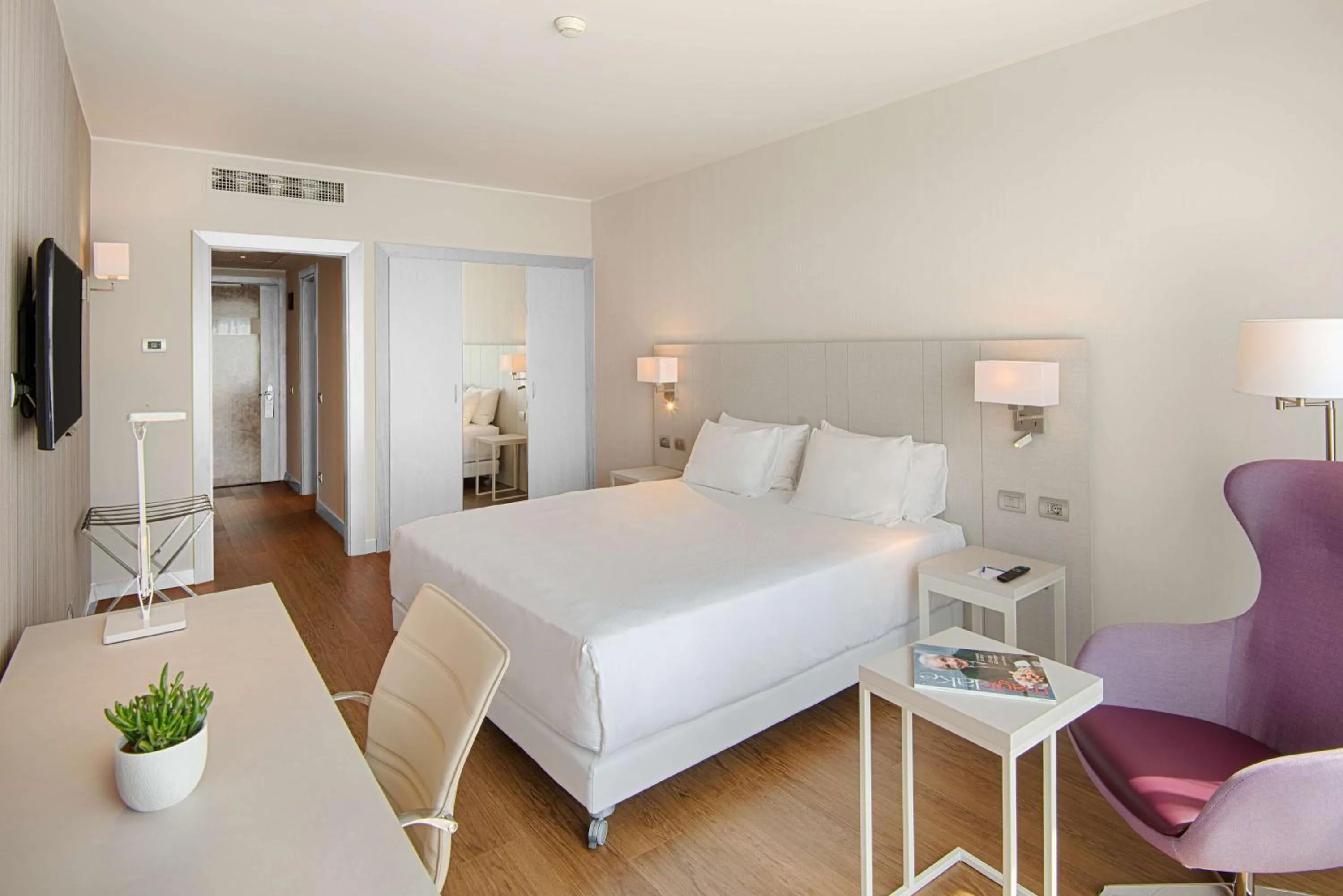 Family Connecting Room (2 Adults + 2 Children) in NH Lecco Pontevecchio