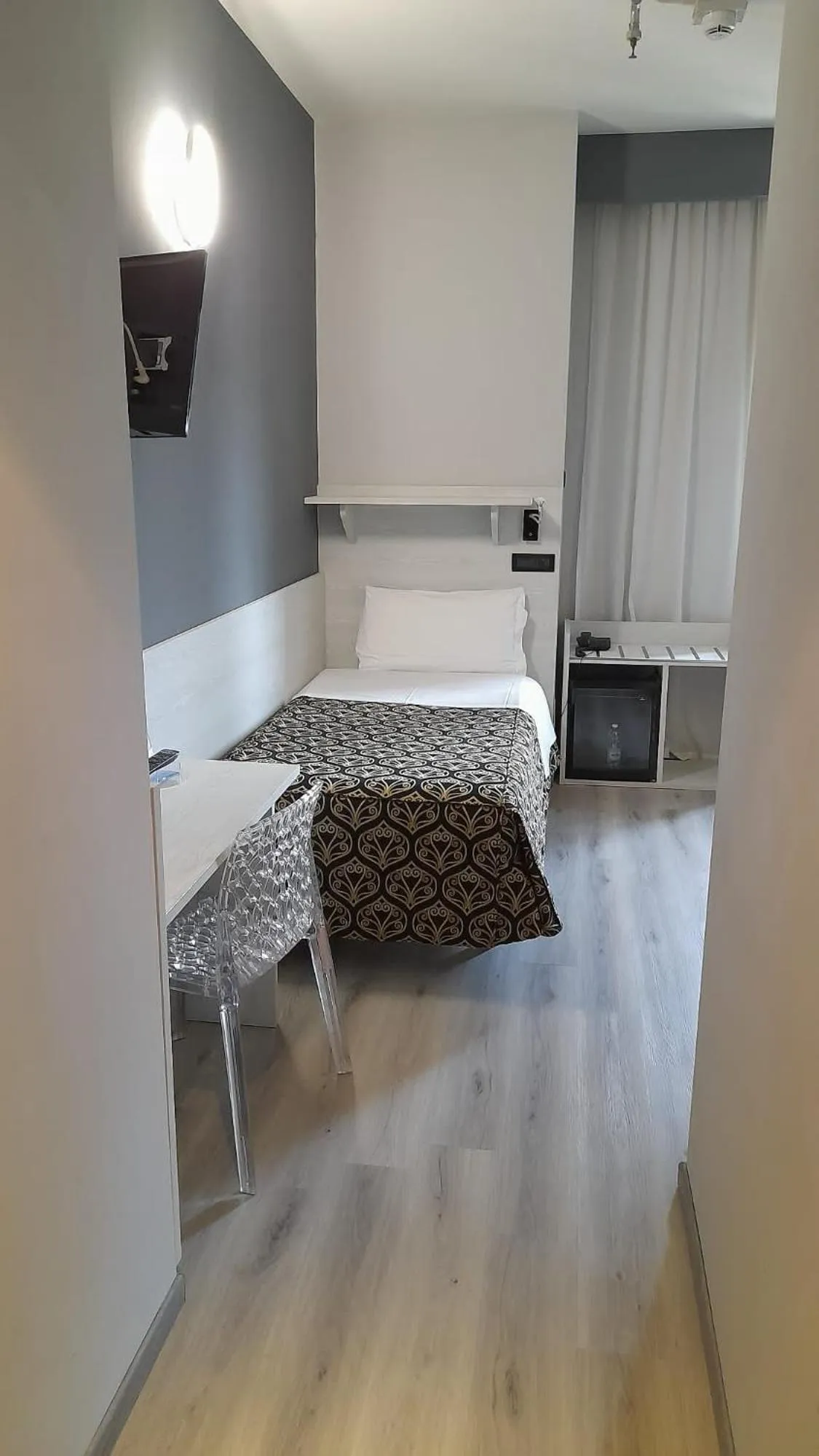 Single Room in Hotel Continental