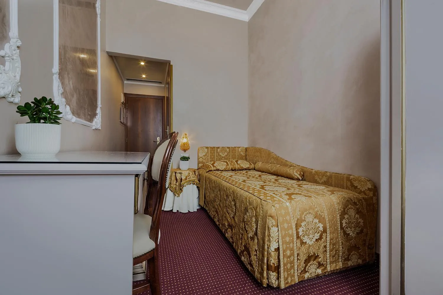 Single Room in Hotel Pausania