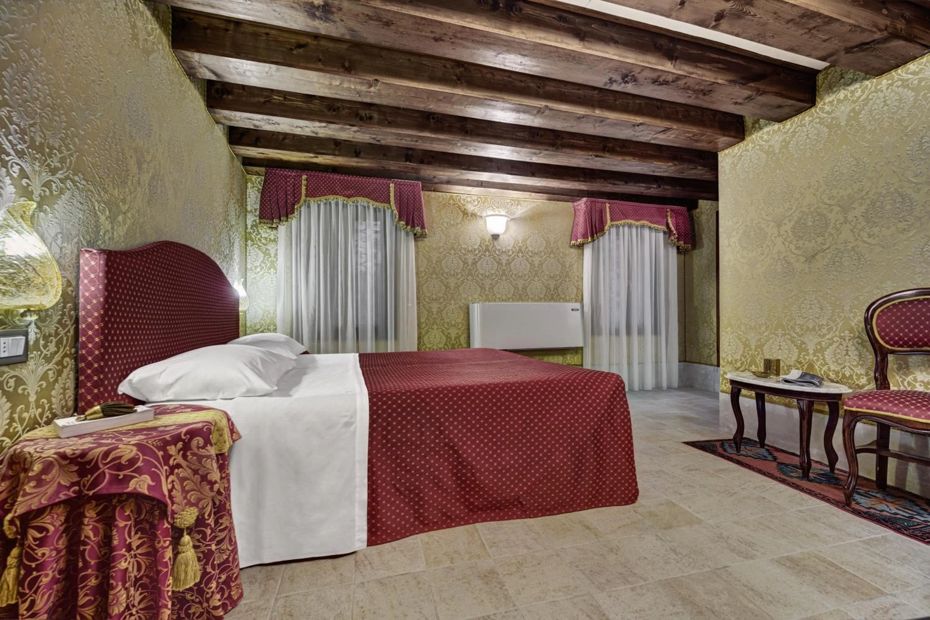 Small Double Room in Hotel Pausania