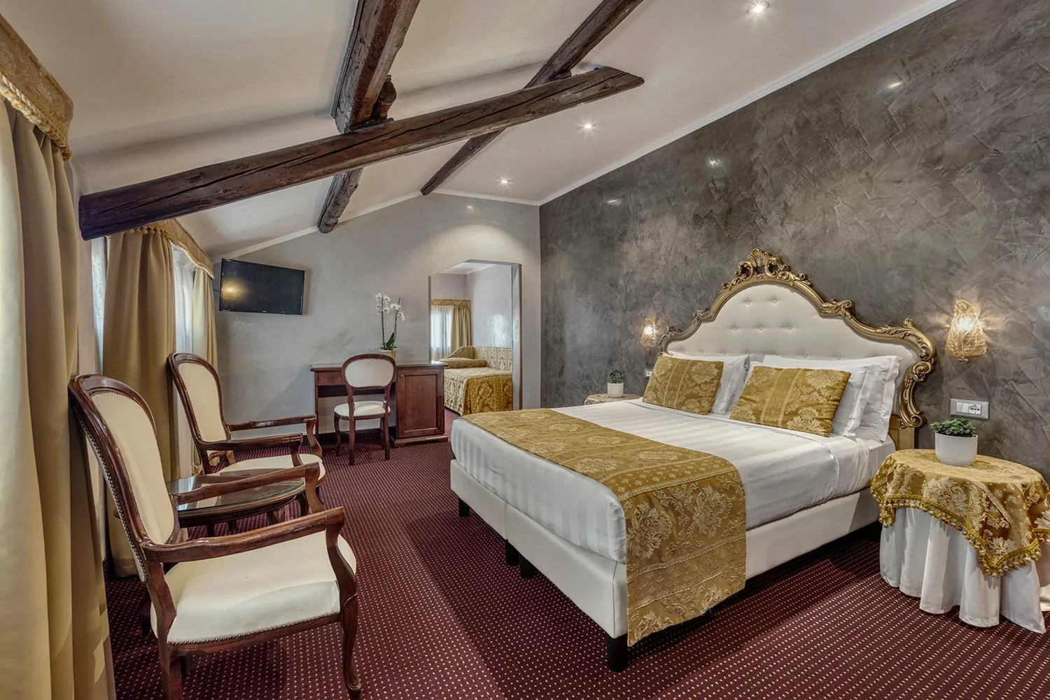 Quadruple Room in Hotel Pausania