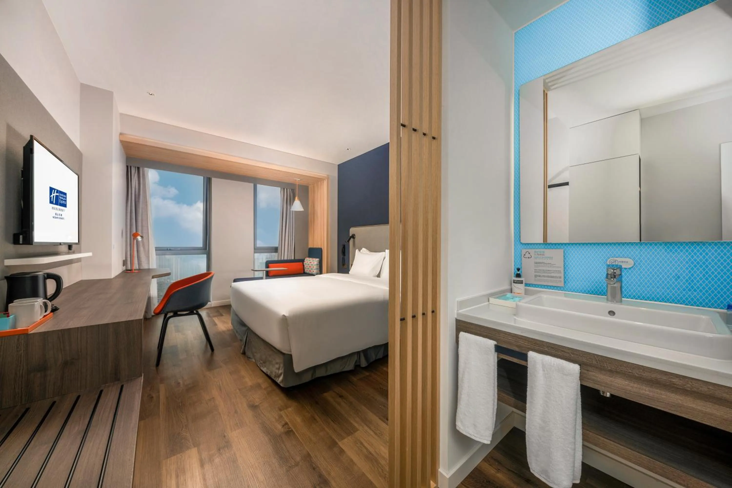 Standard King Room in Holiday Inn Express Meishan Dongpo by IHG