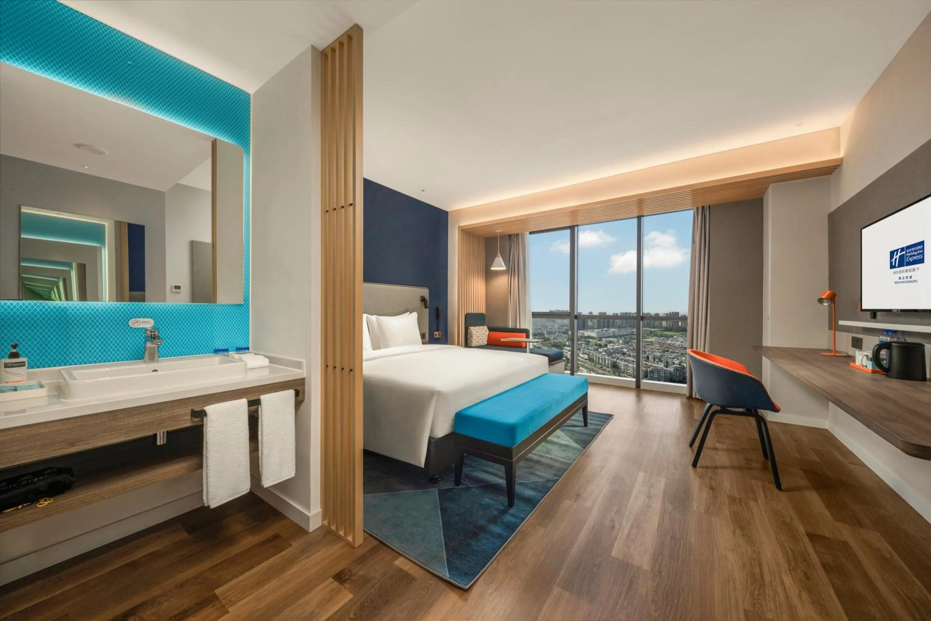 1 King Standard Extra Floor Space City View  in Holiday Inn Express Meishan Dongpo by IHG