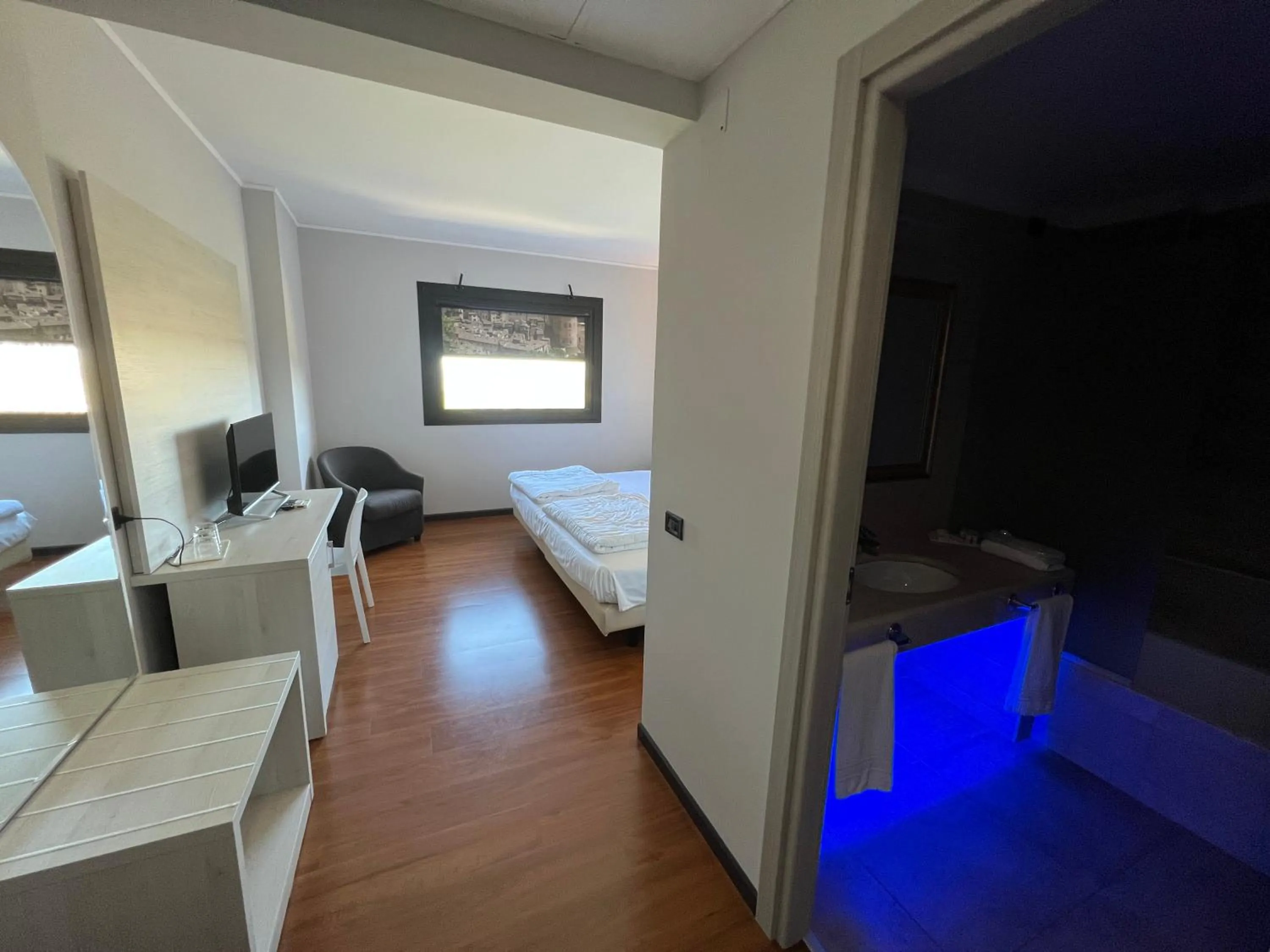 Deluxe Double or Twin Room with Hill View in Hotel Mamiani & Relaxing Spa Urbino