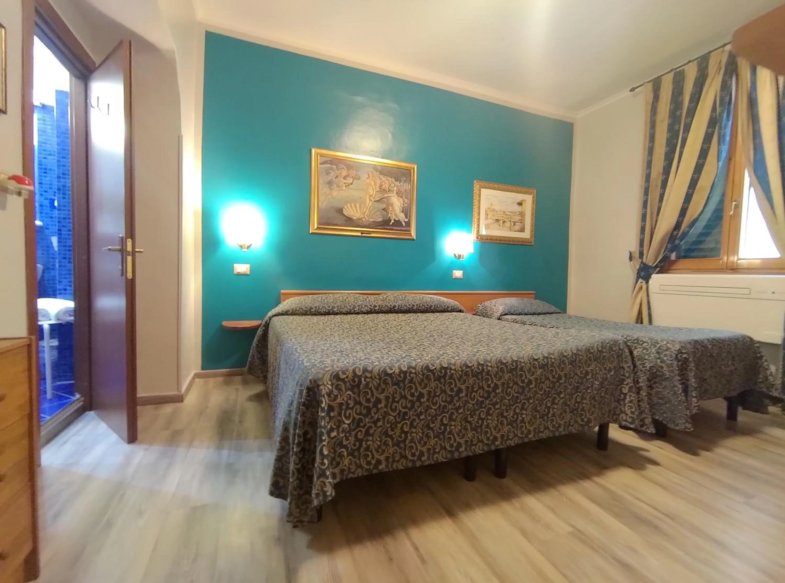 Triple Room in Hotel Santa Croce