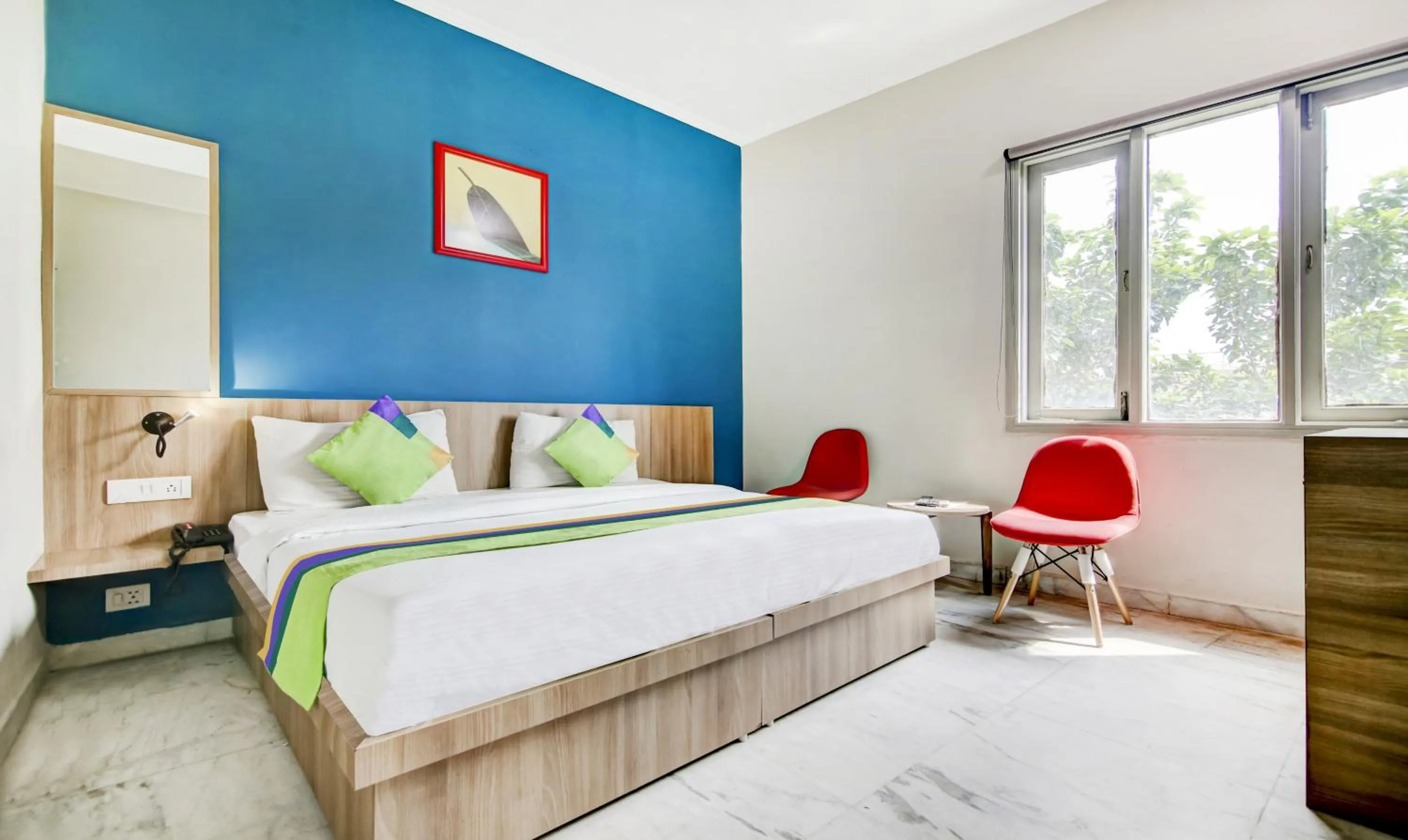 Standard Double Room - single occupancy in Treebo Mall View, DLF Phase II