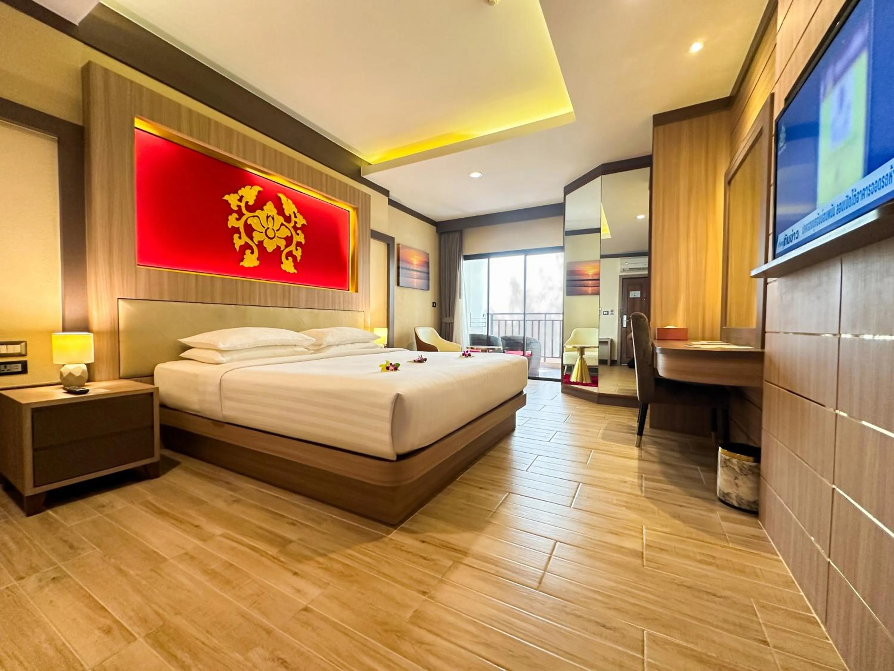 Deluxe Balcony King Room in Quality Beach Resorts and Spa Patong