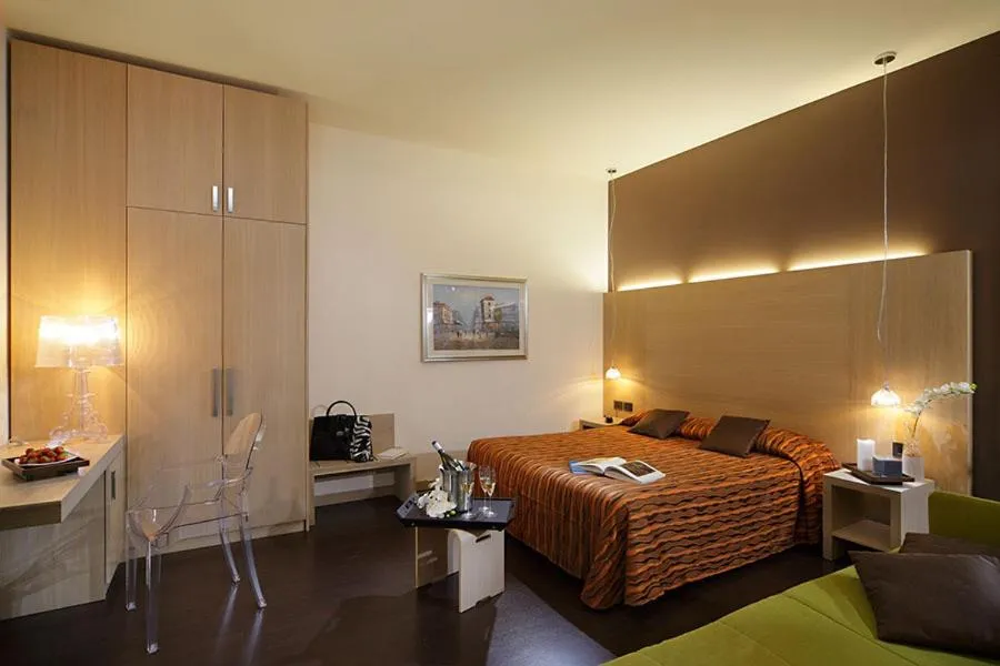 Deluxe Double Room in Hotel Paris