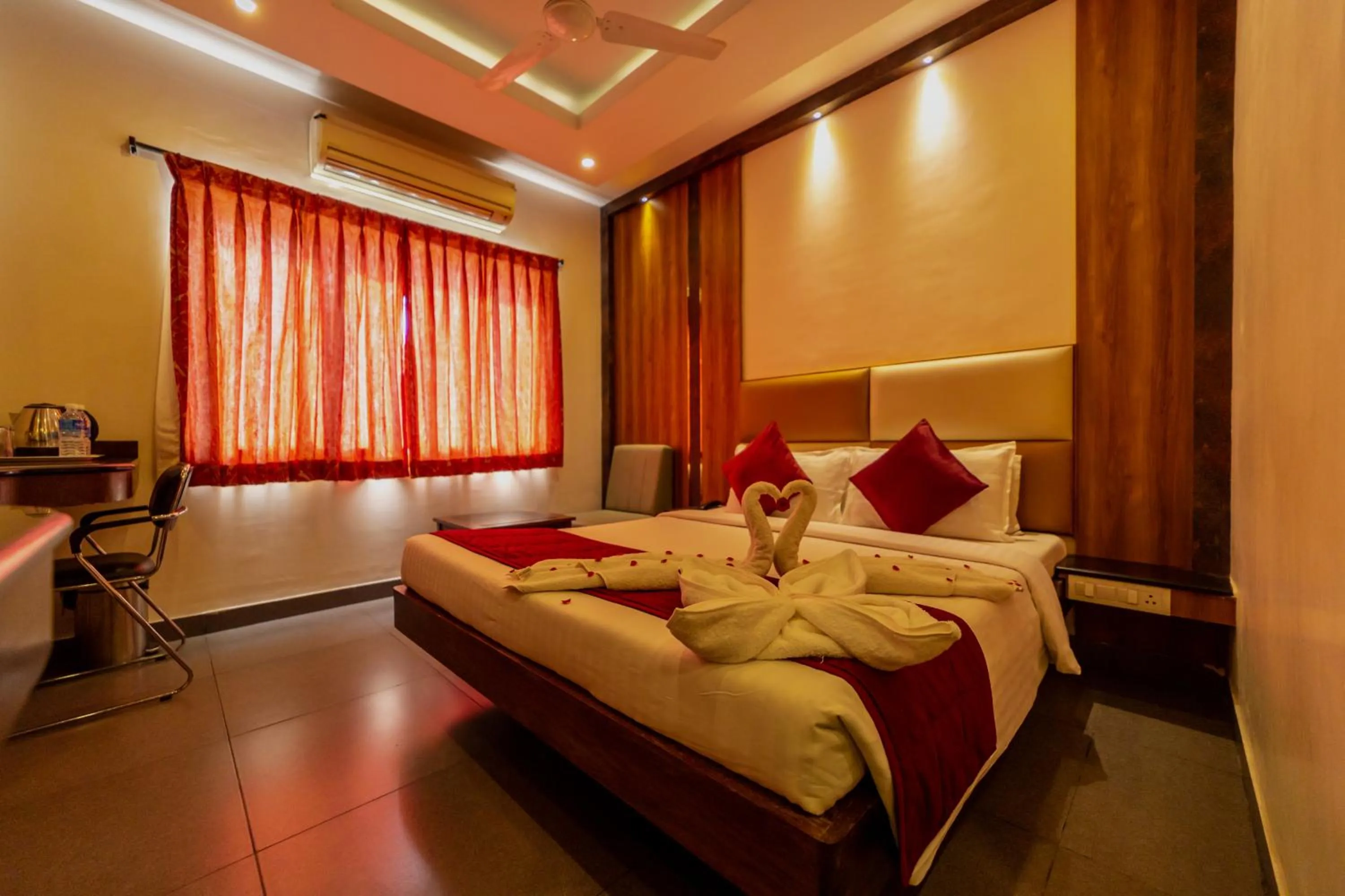 Standard Double Room in Hotel Tamizh Park