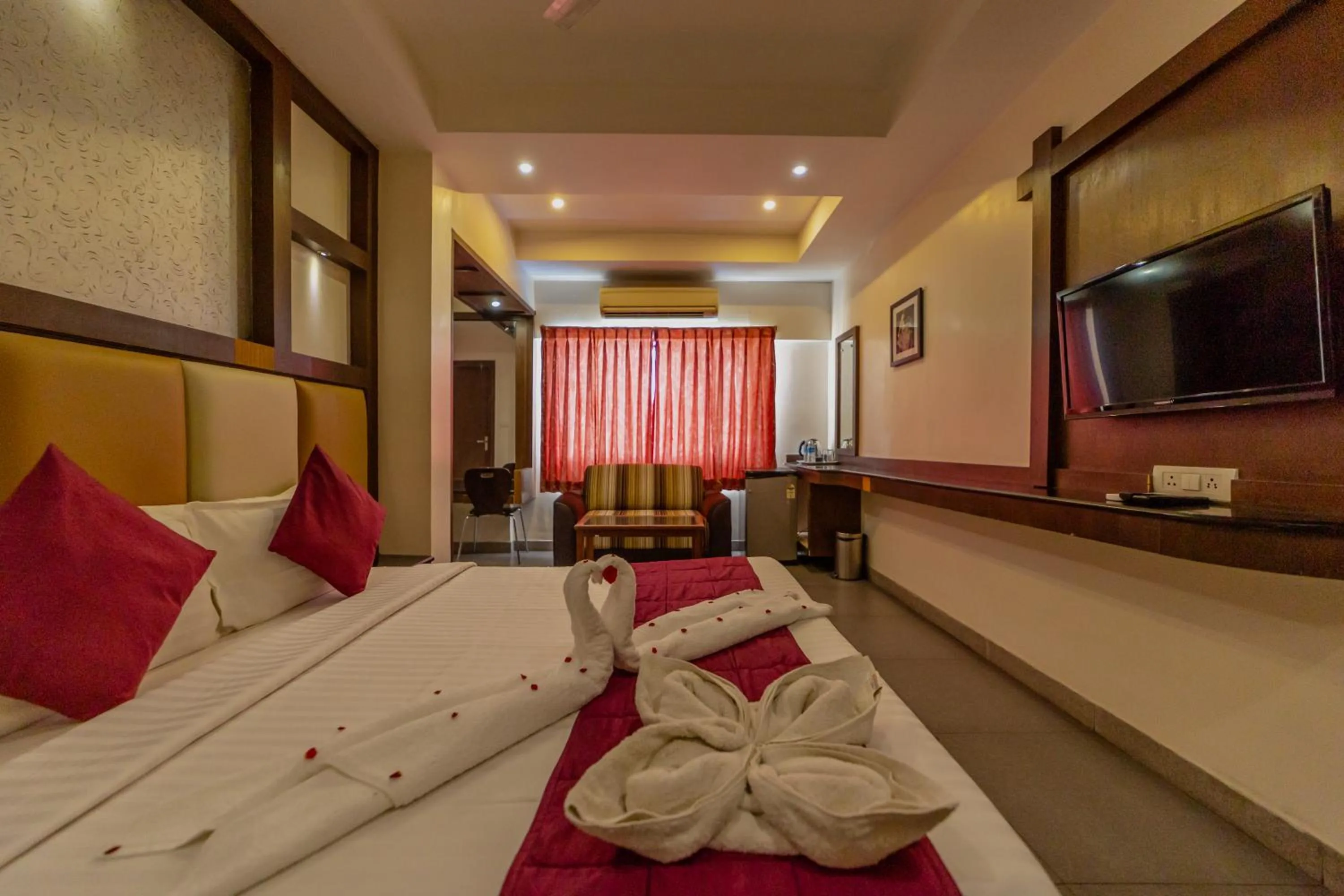 Deluxe Room in Hotel Tamizh Park