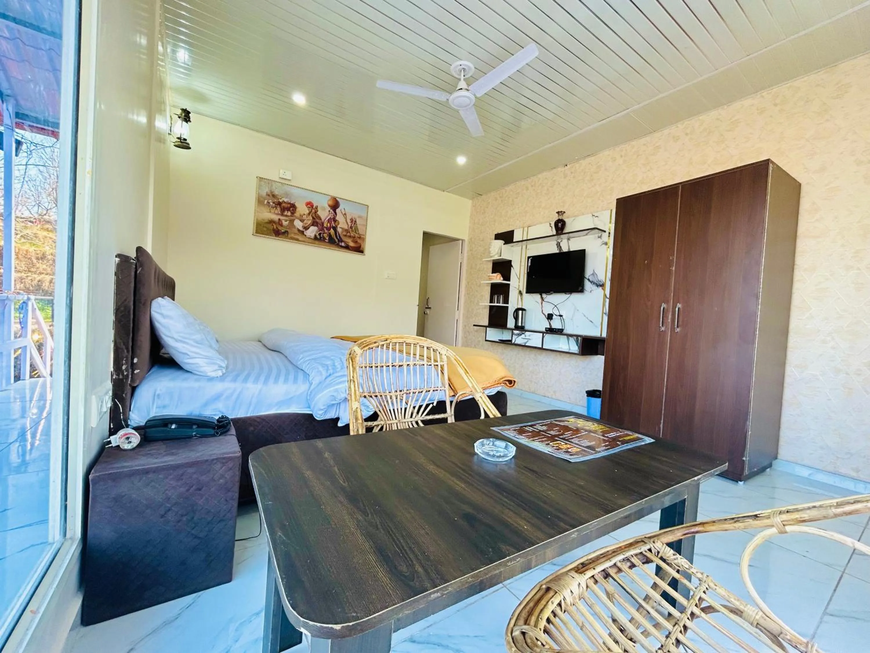 King Room with Mountain View in IN APPLE ESTATE KANATAL - Himalayan View Resort with Courteous Staff