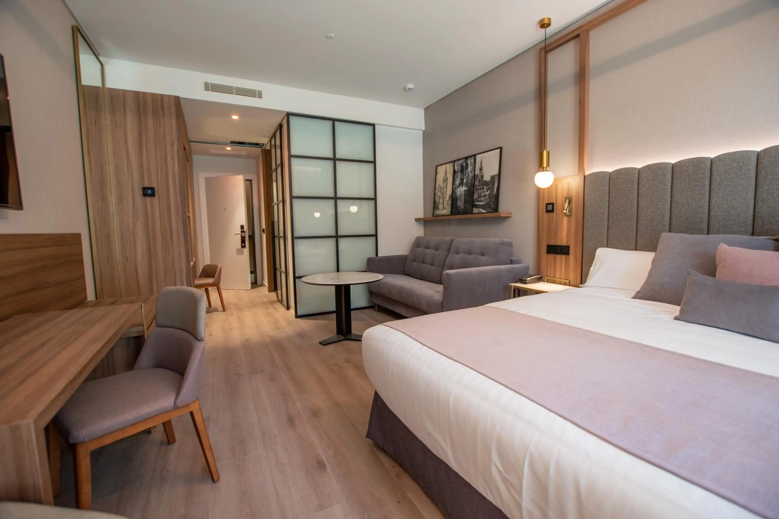 Superior Double Room in Hotel Giralda Center