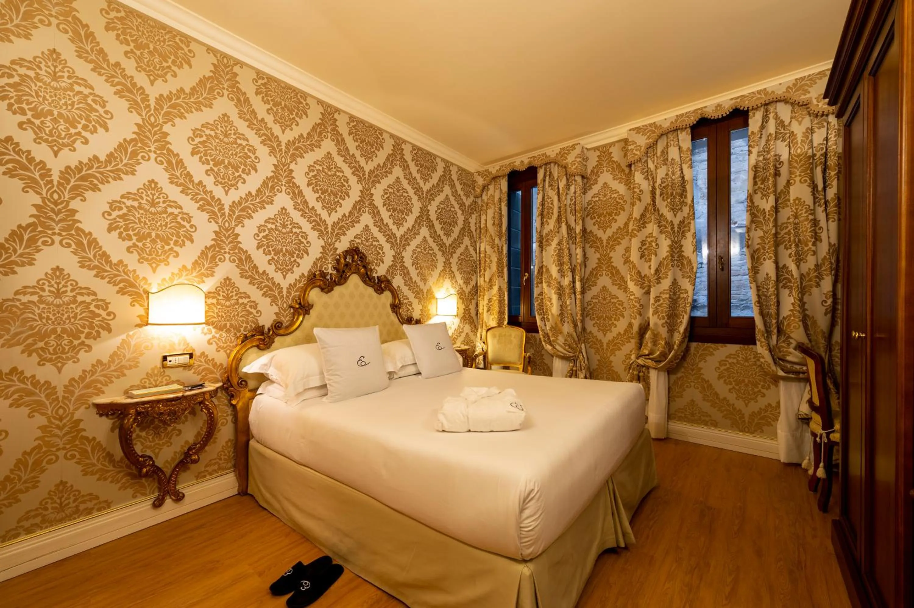 Superior Double or Twin Room in Hotel Antico Doge - a Member of Elizabeth Hotel Group