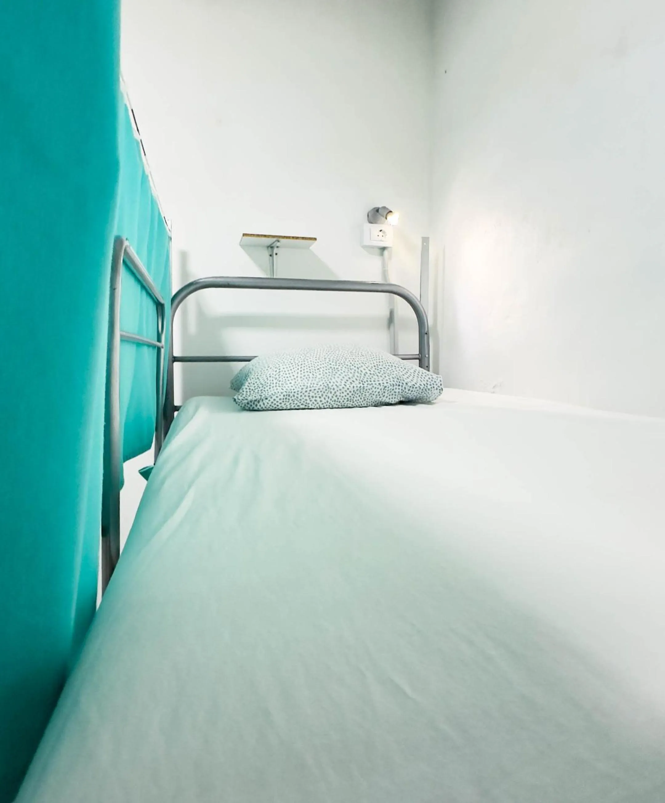 Bed in mixed shared room for 8 guests in Duque Nest Hostel