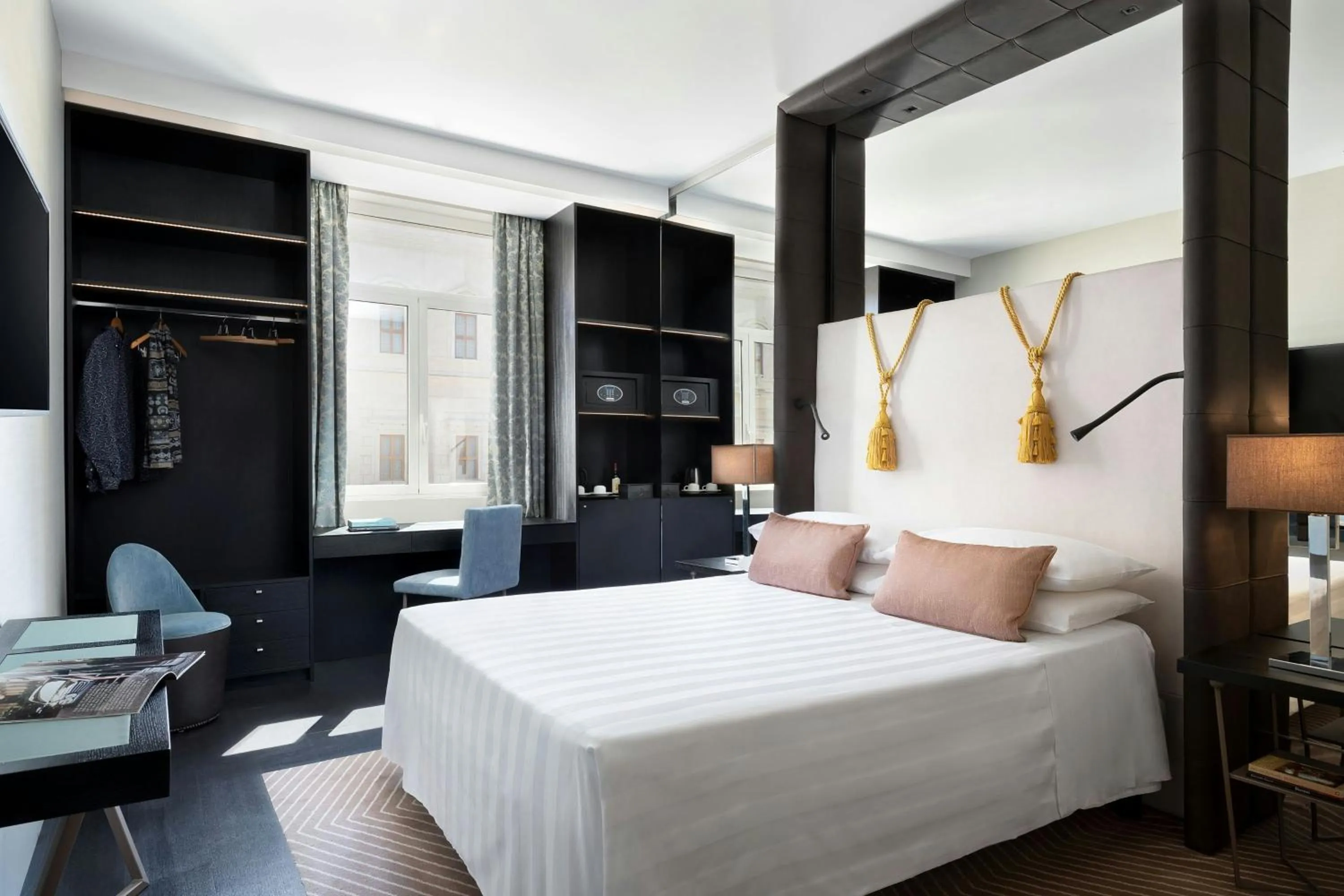 Superior King Room with Urban View in Sina Bernini Bristol, Autograph Collection