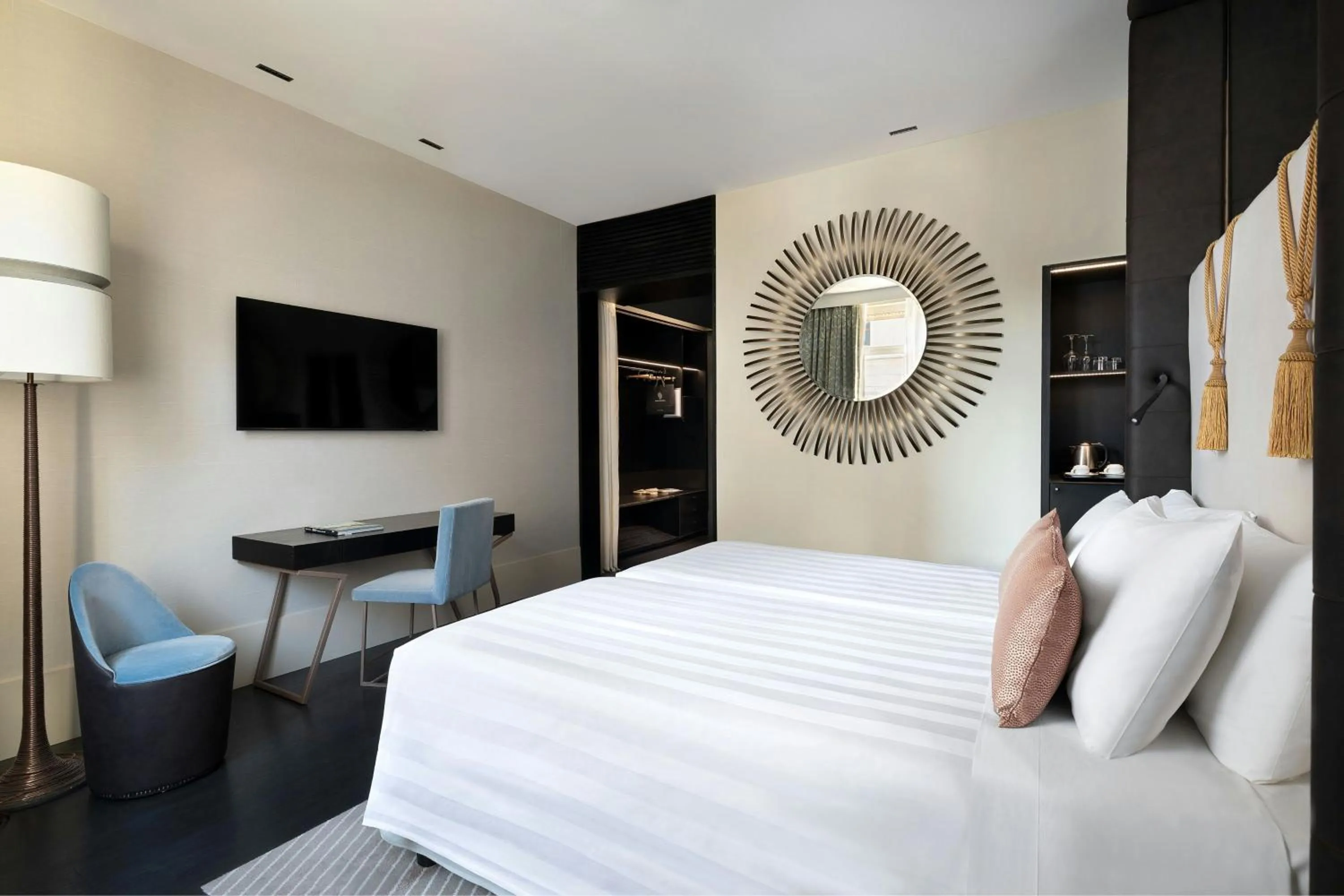 Superior Twin Room with Urban View in Sina Bernini Bristol, Autograph Collection