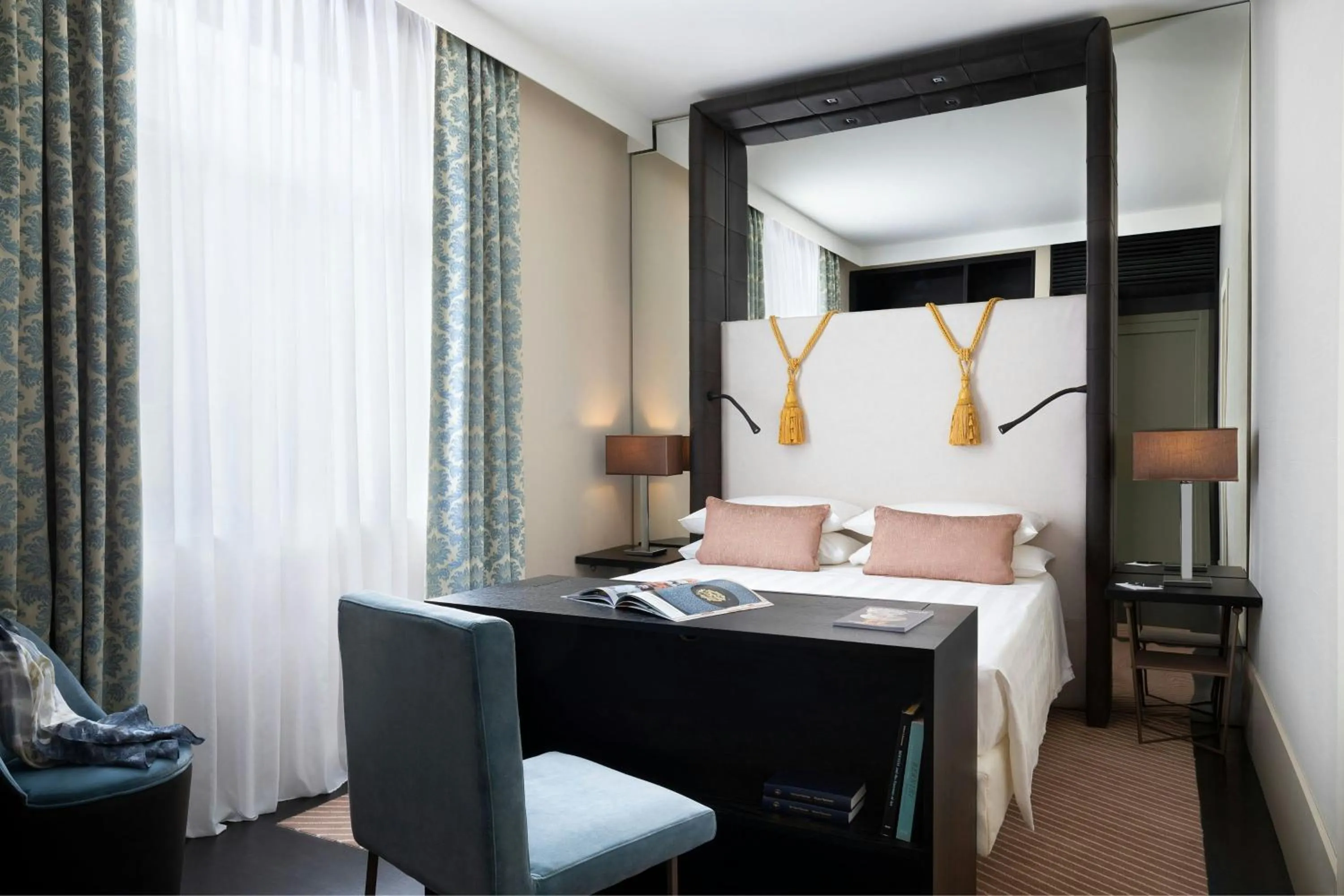 Superior Queen Room with Limited View in Sina Bernini Bristol, Autograph Collection