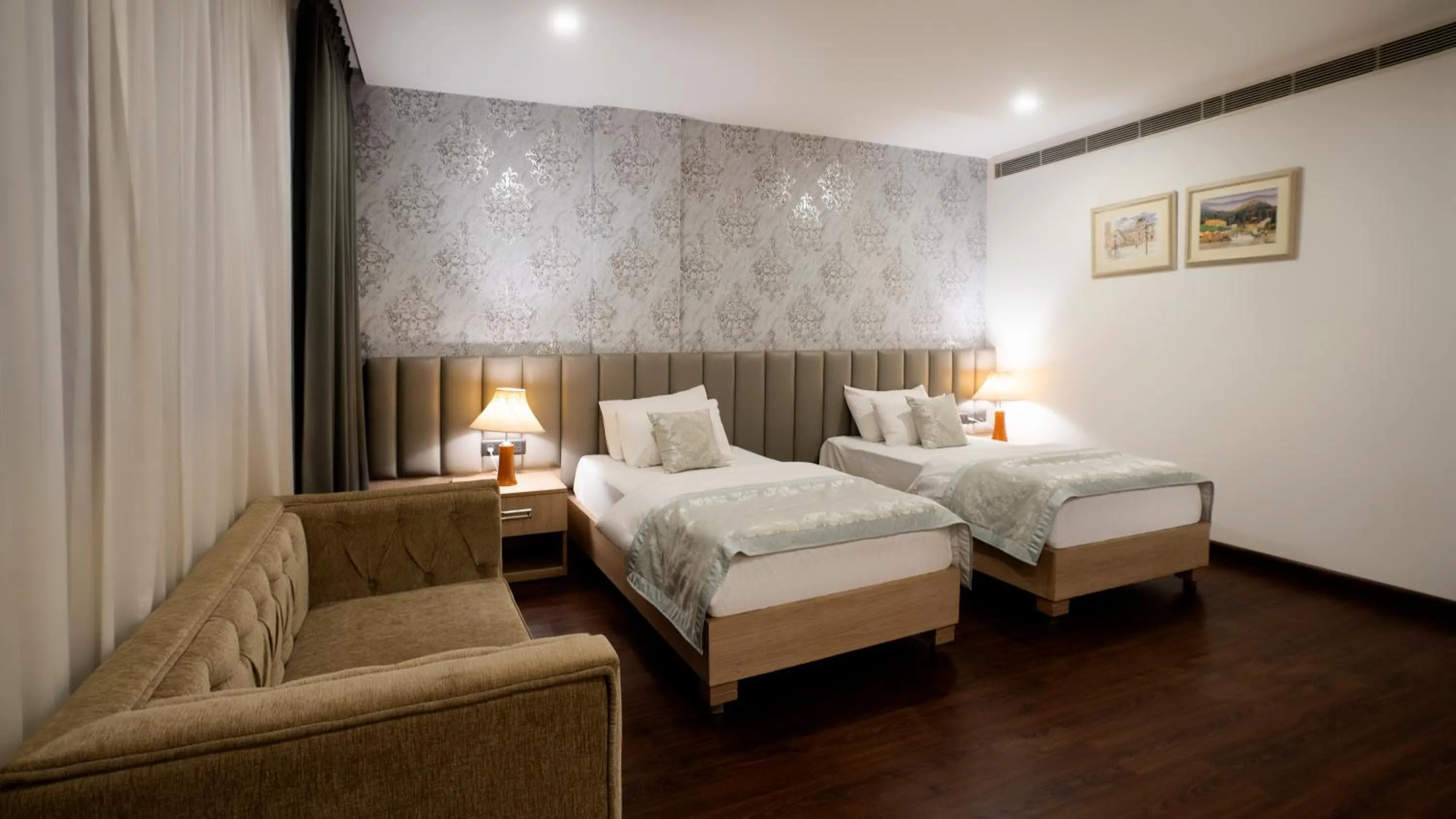 Deluxe Twin Room in The Woodbury