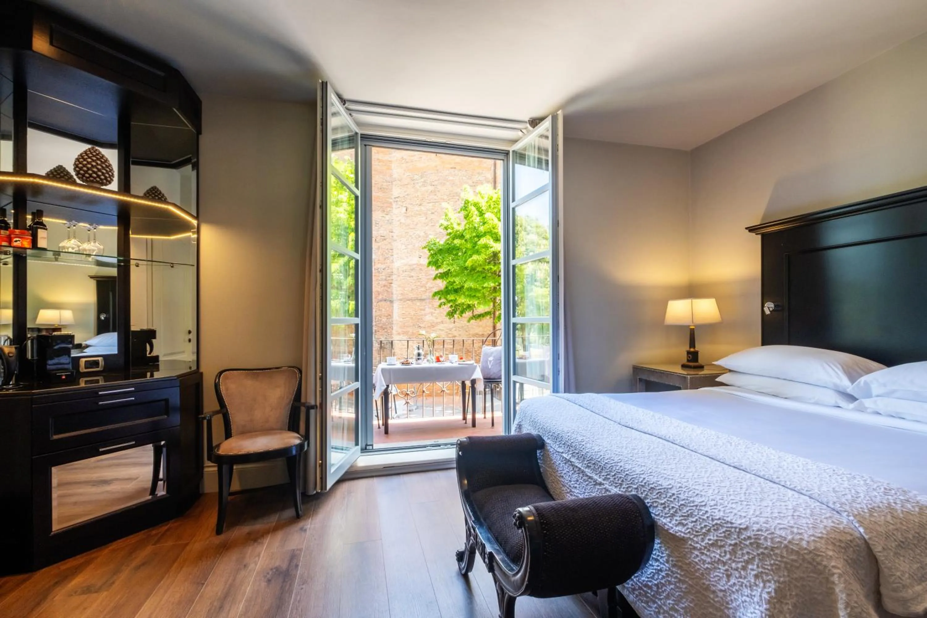 Deluxe Double Room with Balcony in Hotel Vannucci