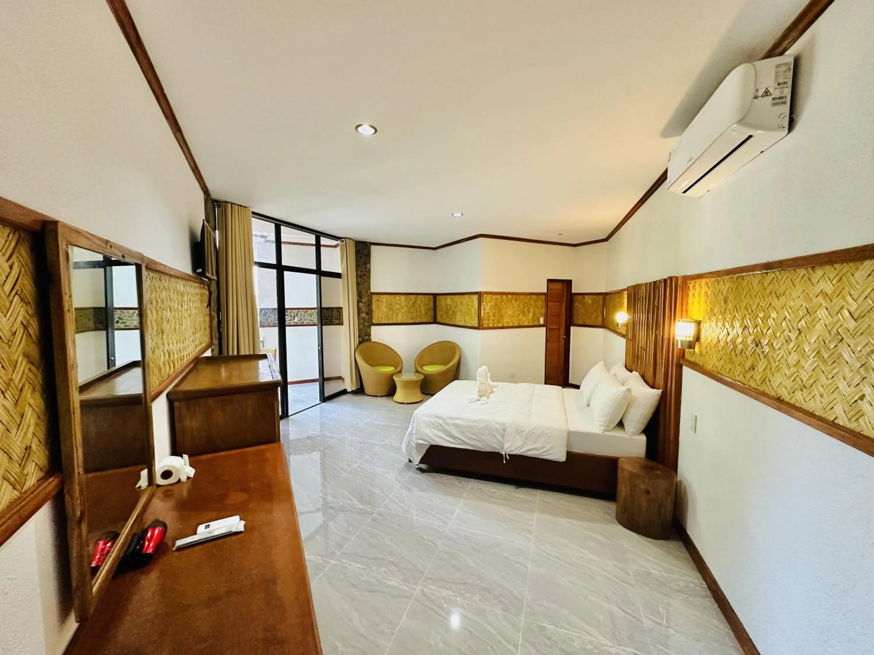 Deluxe Double Room with Balcony in El Nido Viewdeck Cottages