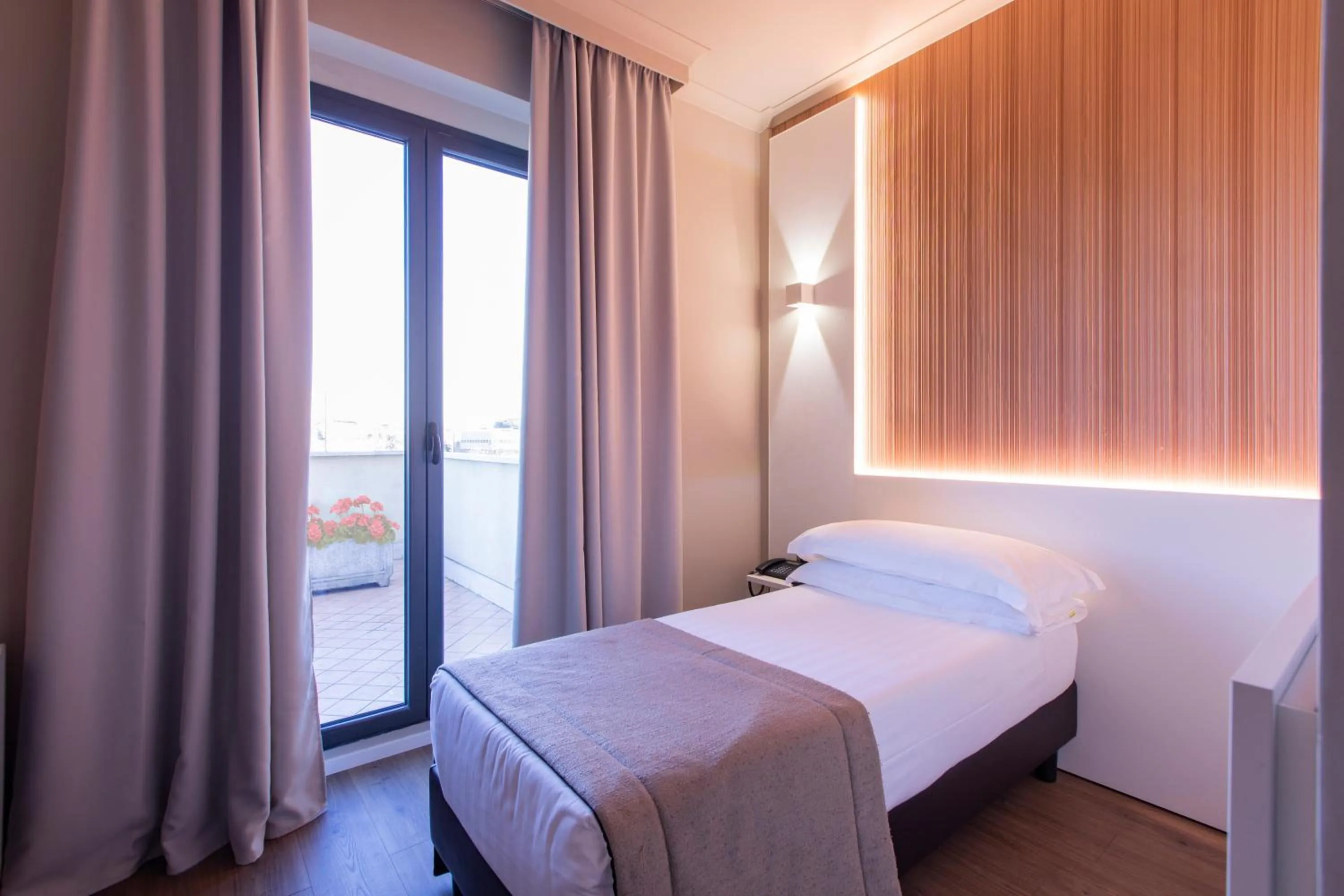 Single Room in The Smooth Rome