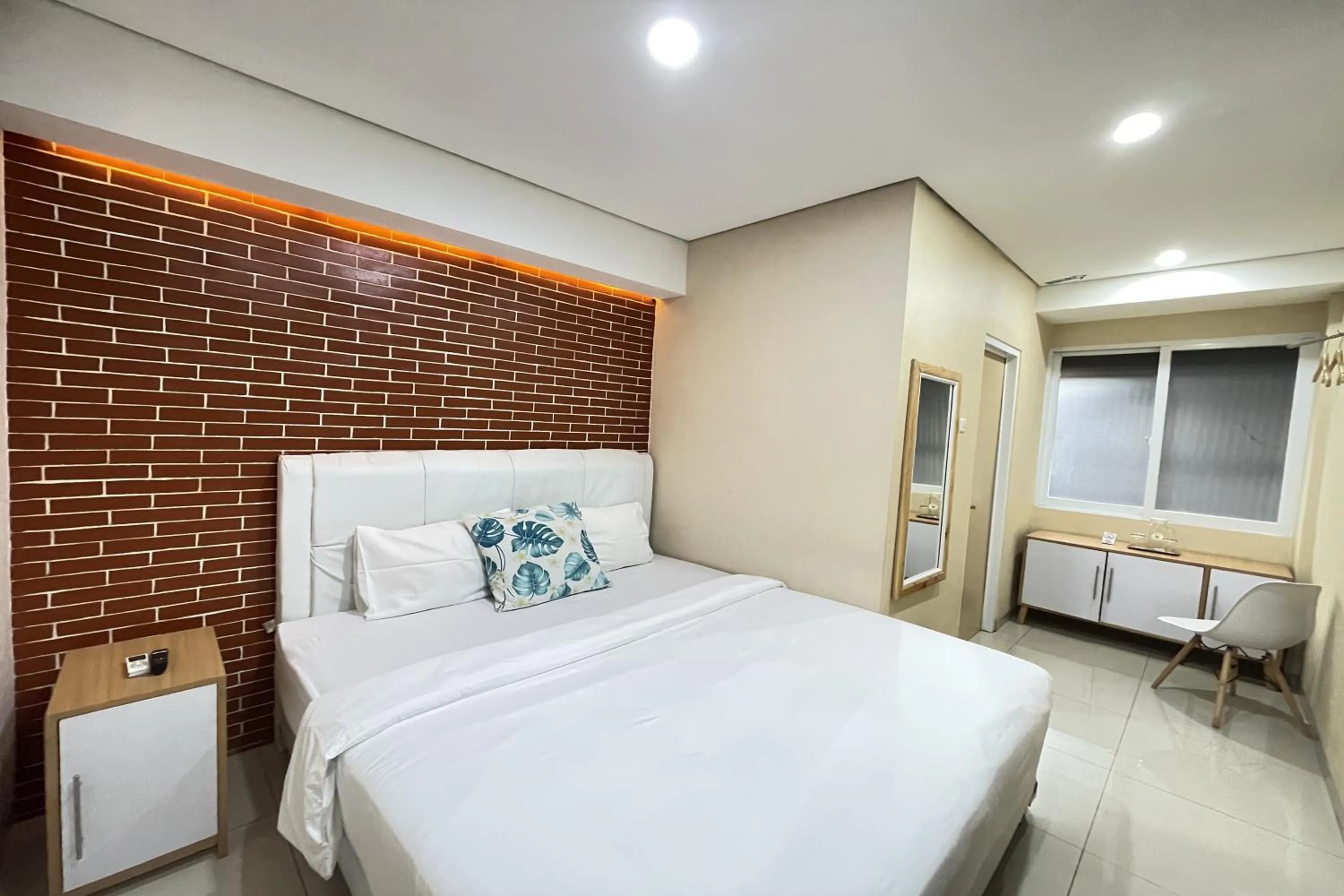Superior King Room in Hotel Lengkong 2