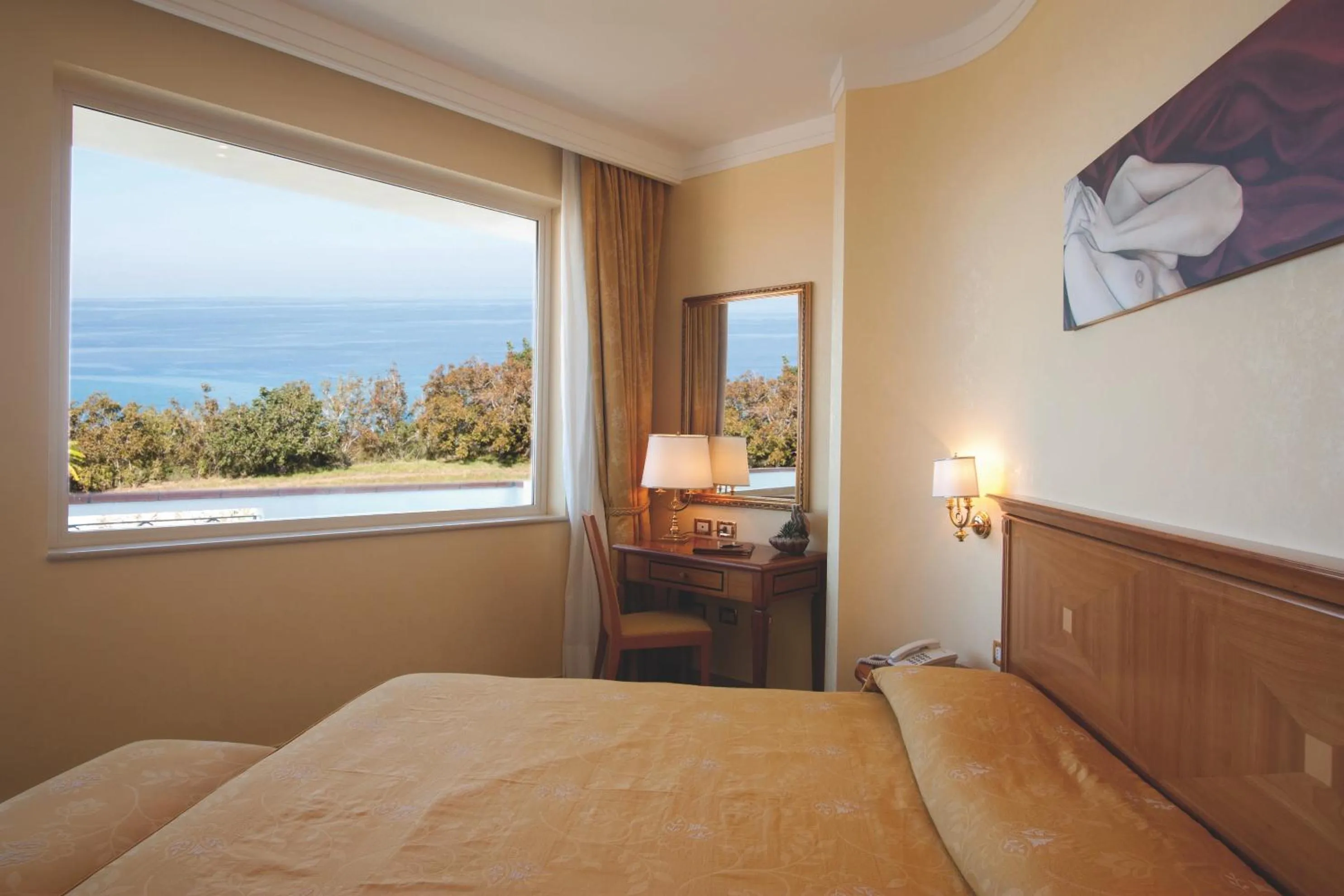 Suite with Sea View in Hotel Tirreno
