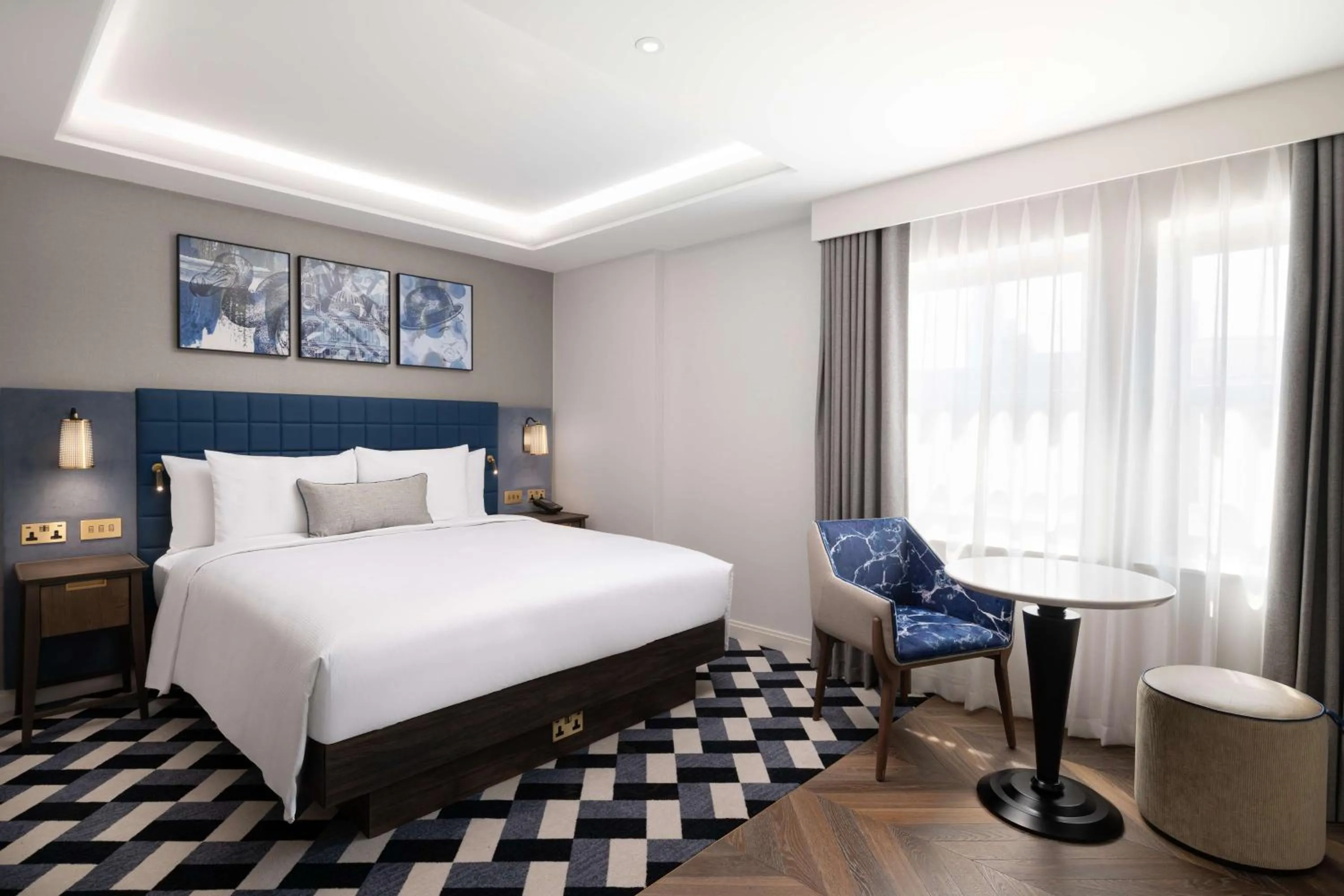 Deluxe King Room in Lost Property St Pauls London, Curio Collection By Hilton