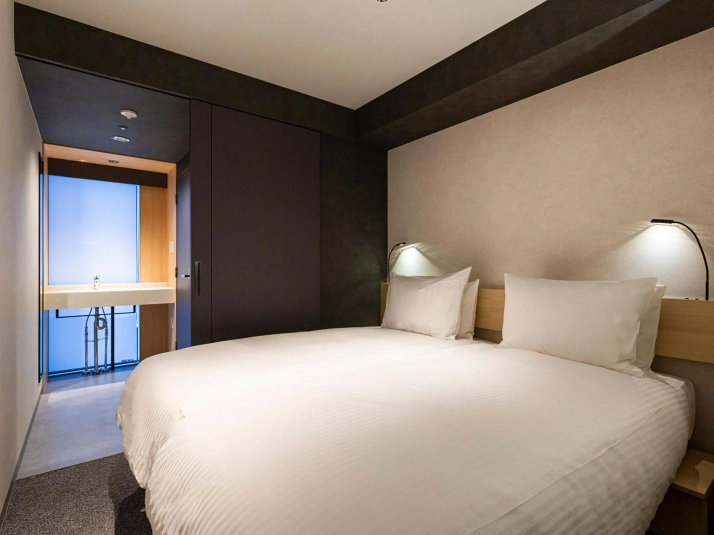 Standard Hollywood Twin Room in Akabane Holic Hotel