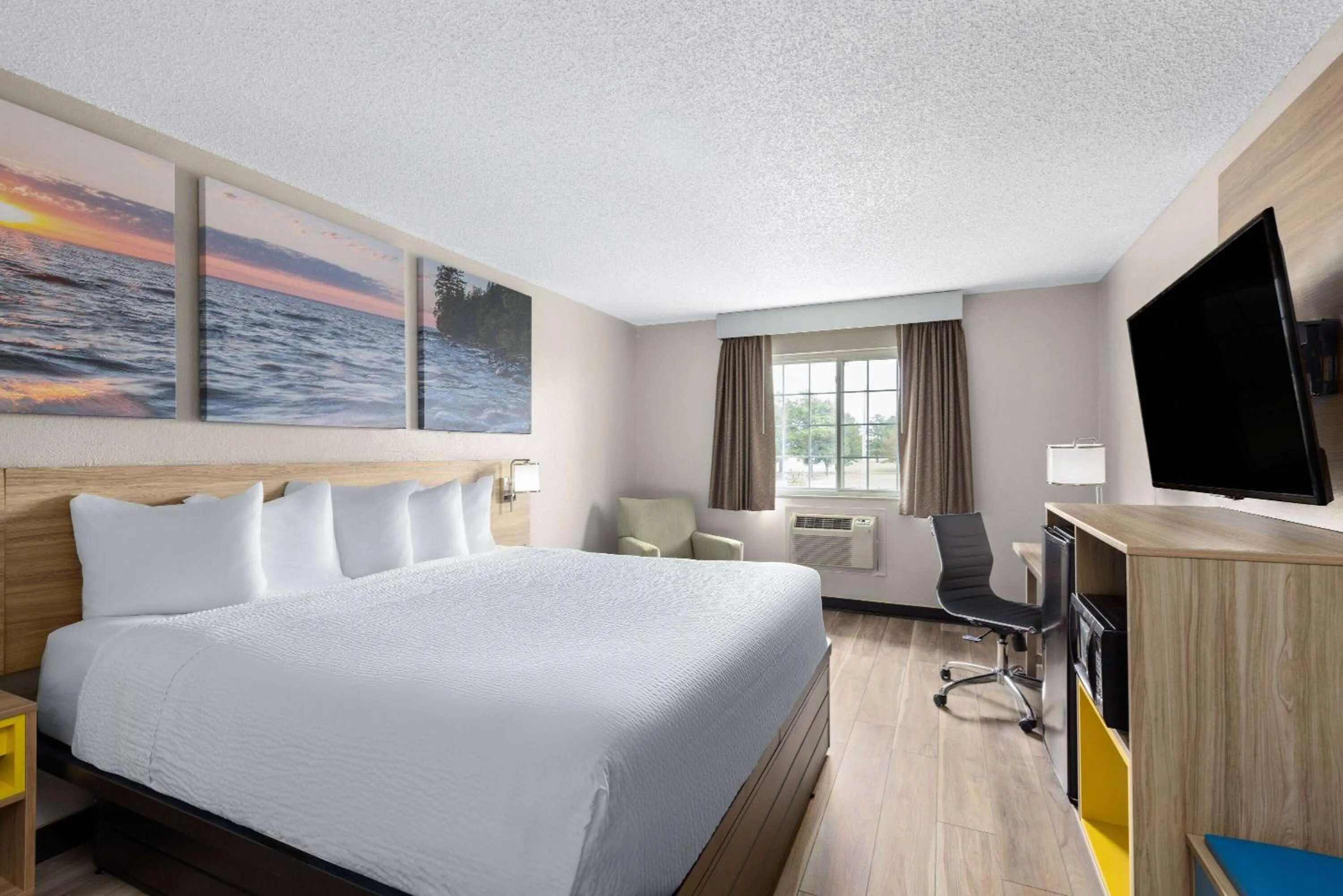 King Room - First Floor - Non-Smoking in Days Inn by Wyndham Miami