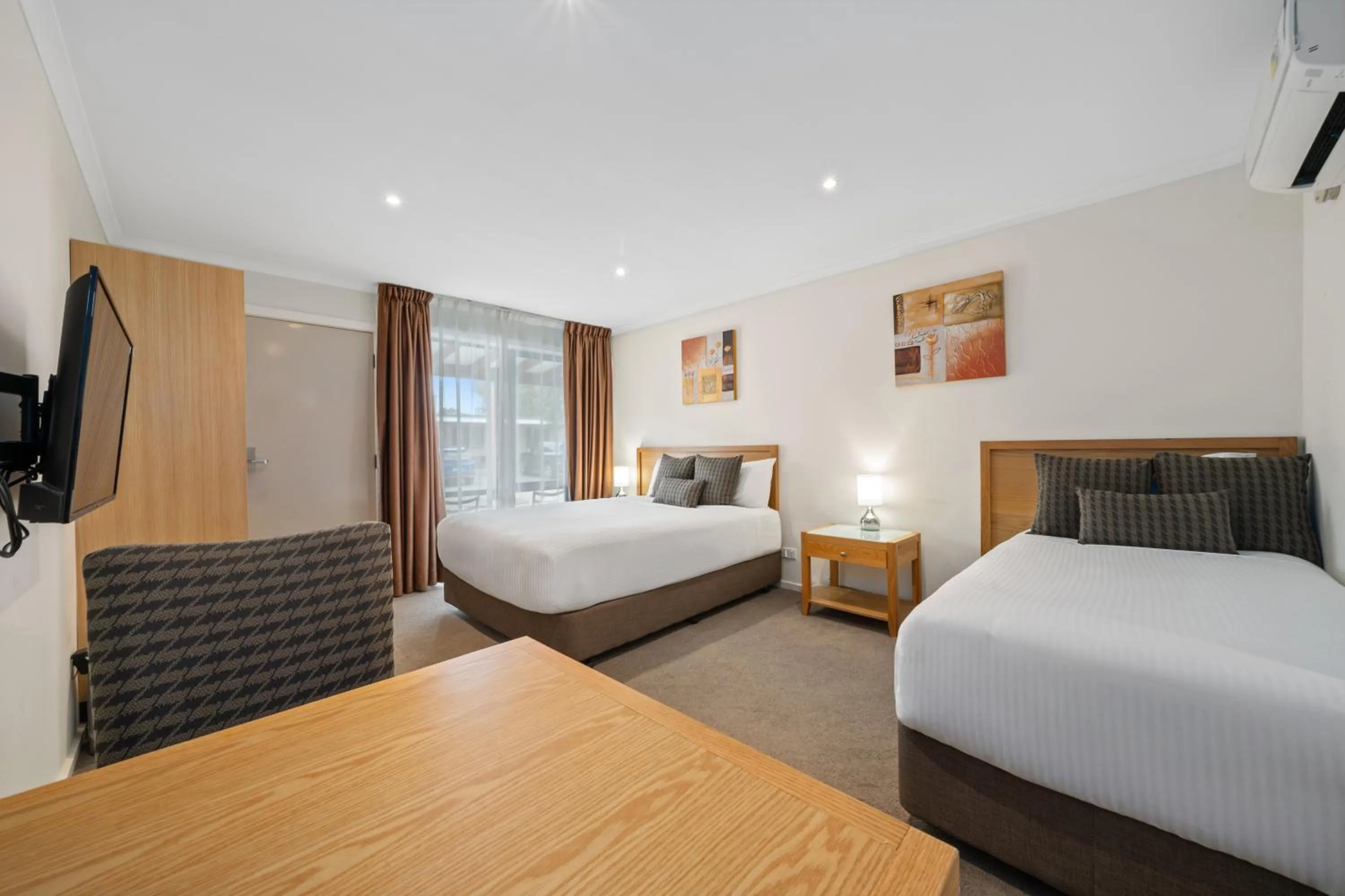 Deluxe Twin Room in New Crossing Place Motel