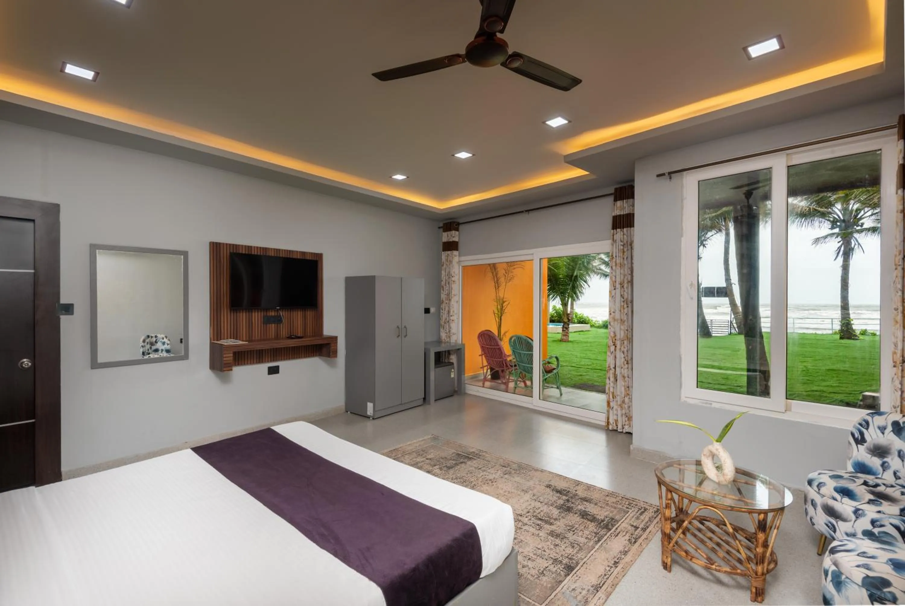 Deluxe Double Room with Sea View in Amadi Beach Front Resort