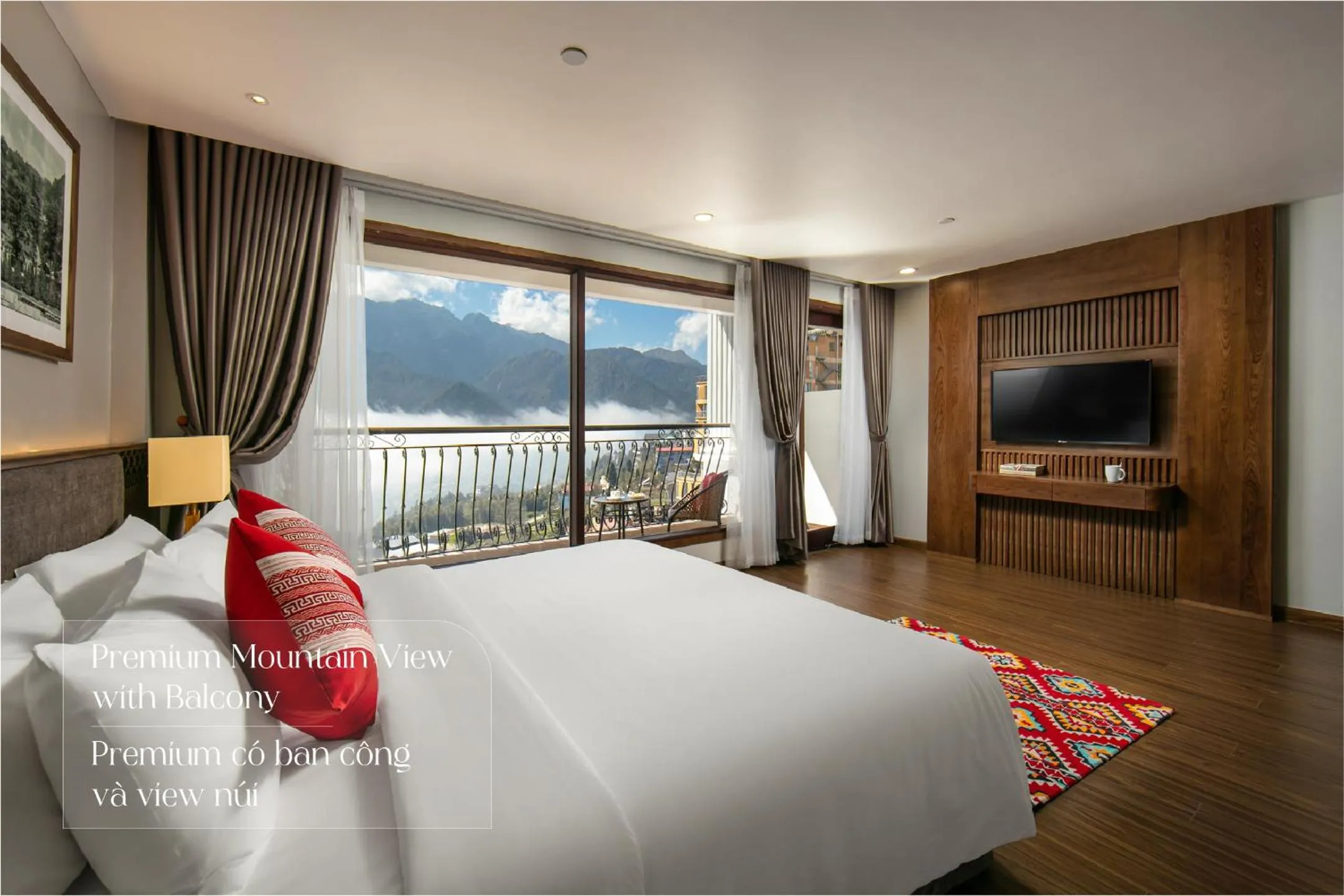 King Room with Mountain View in DeLaSol Sapa - Central Boutique Hotel