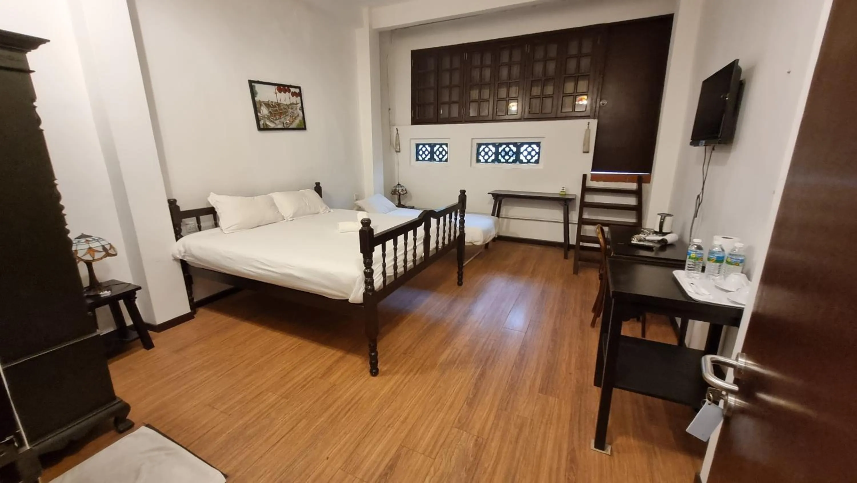 Triple Room with Lake View in Heeren By The River