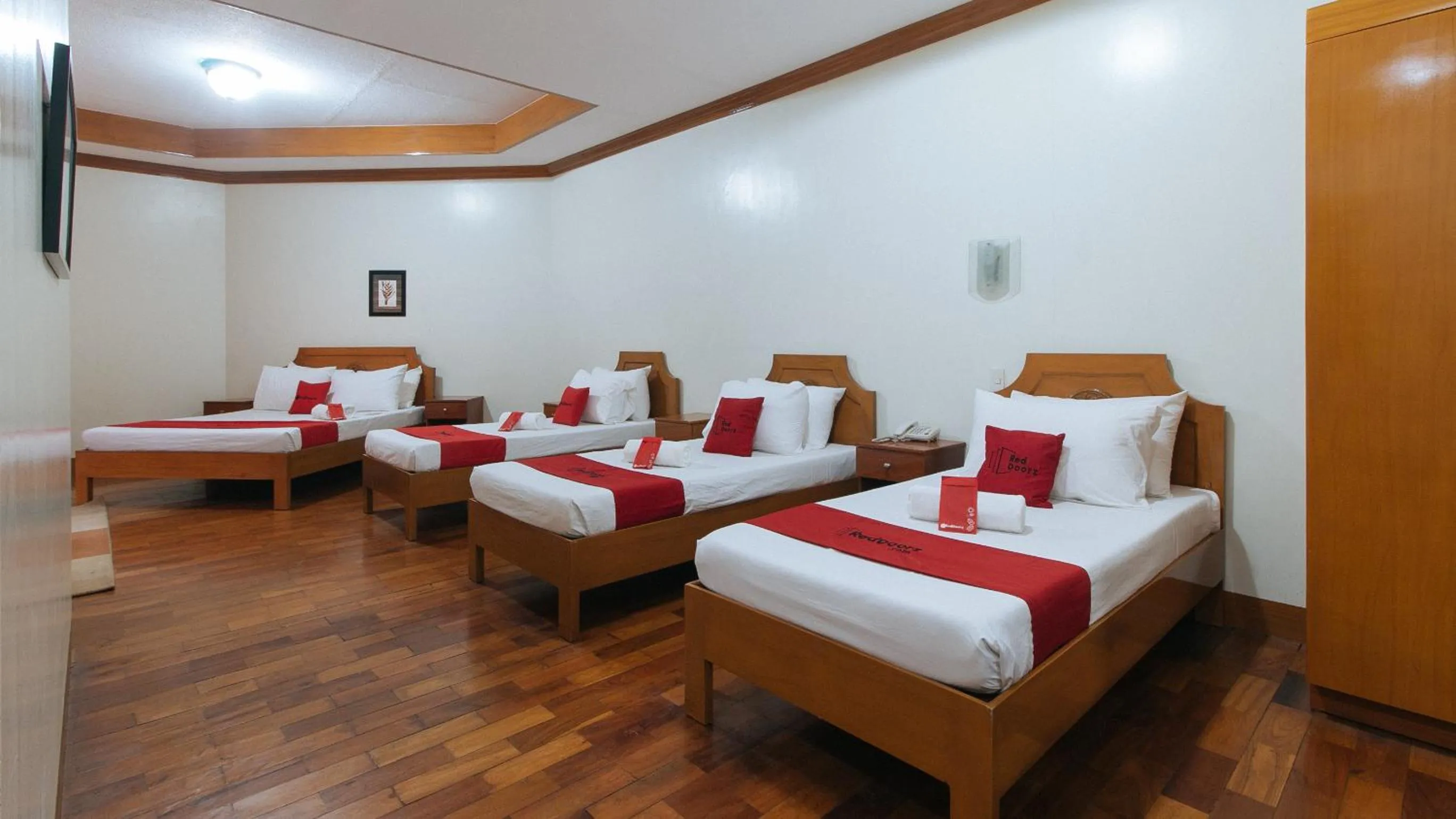 Superior Suite in RedDoorz Premium @ Nick Hotel Gerona Tarlac