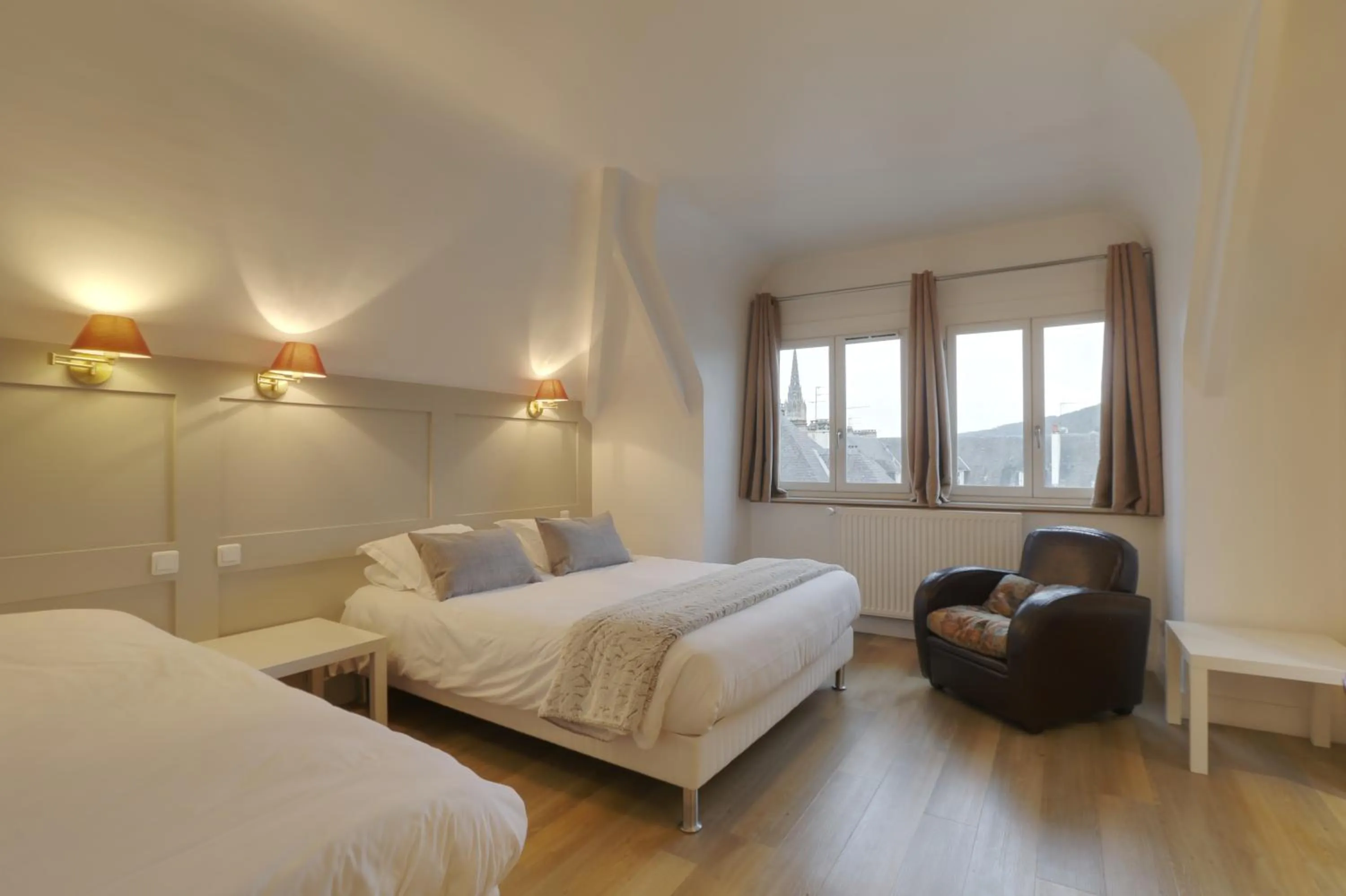 Family Room with Shower - single occupancy in Hôtel Cardinal