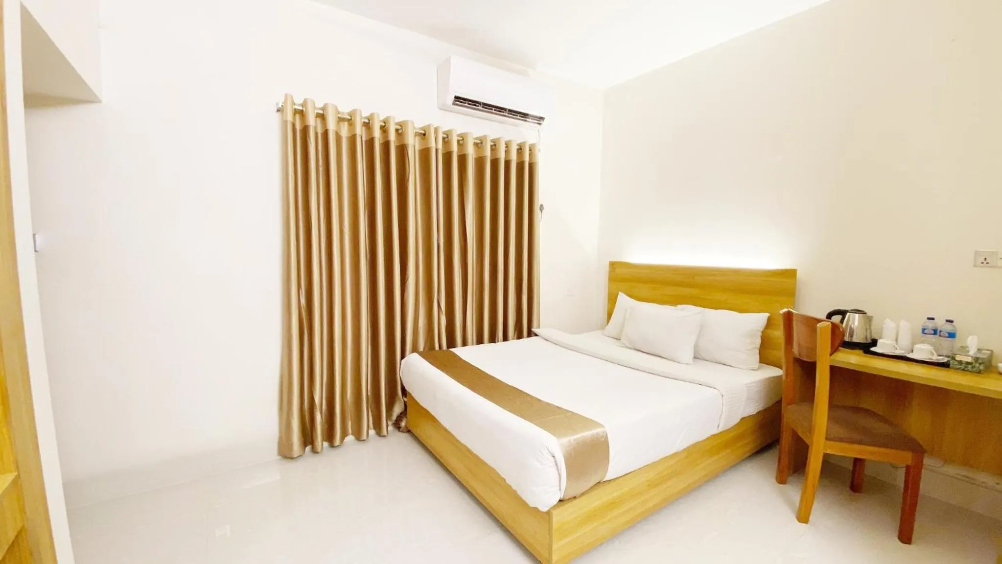 Deluxe Double Room in Crown Palace Residence